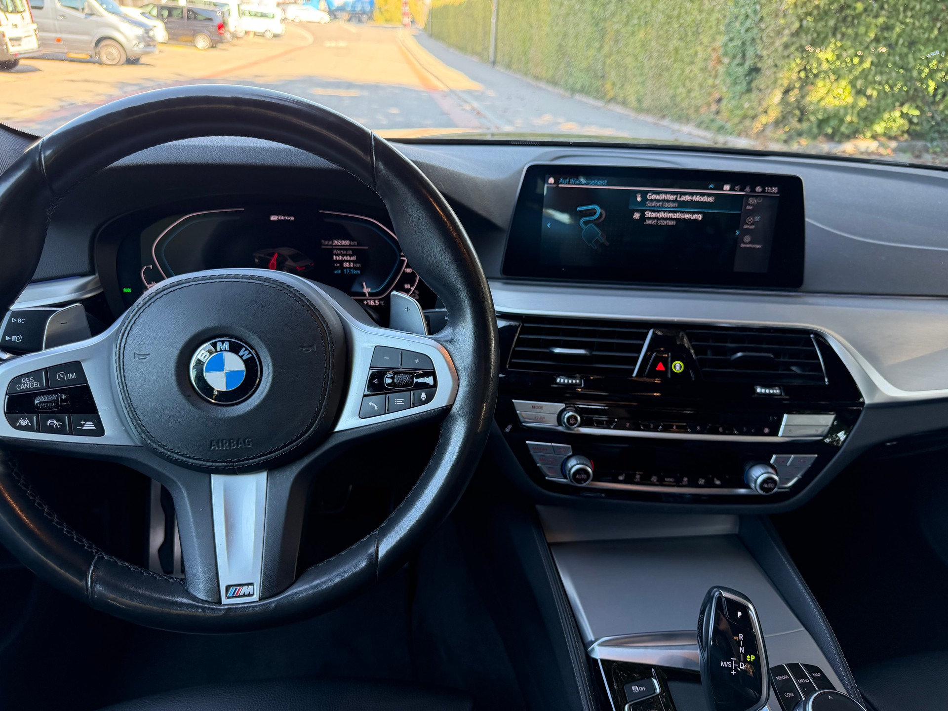 BMW 530e xDrive Pure M Sport Edition Steptronic-image-12