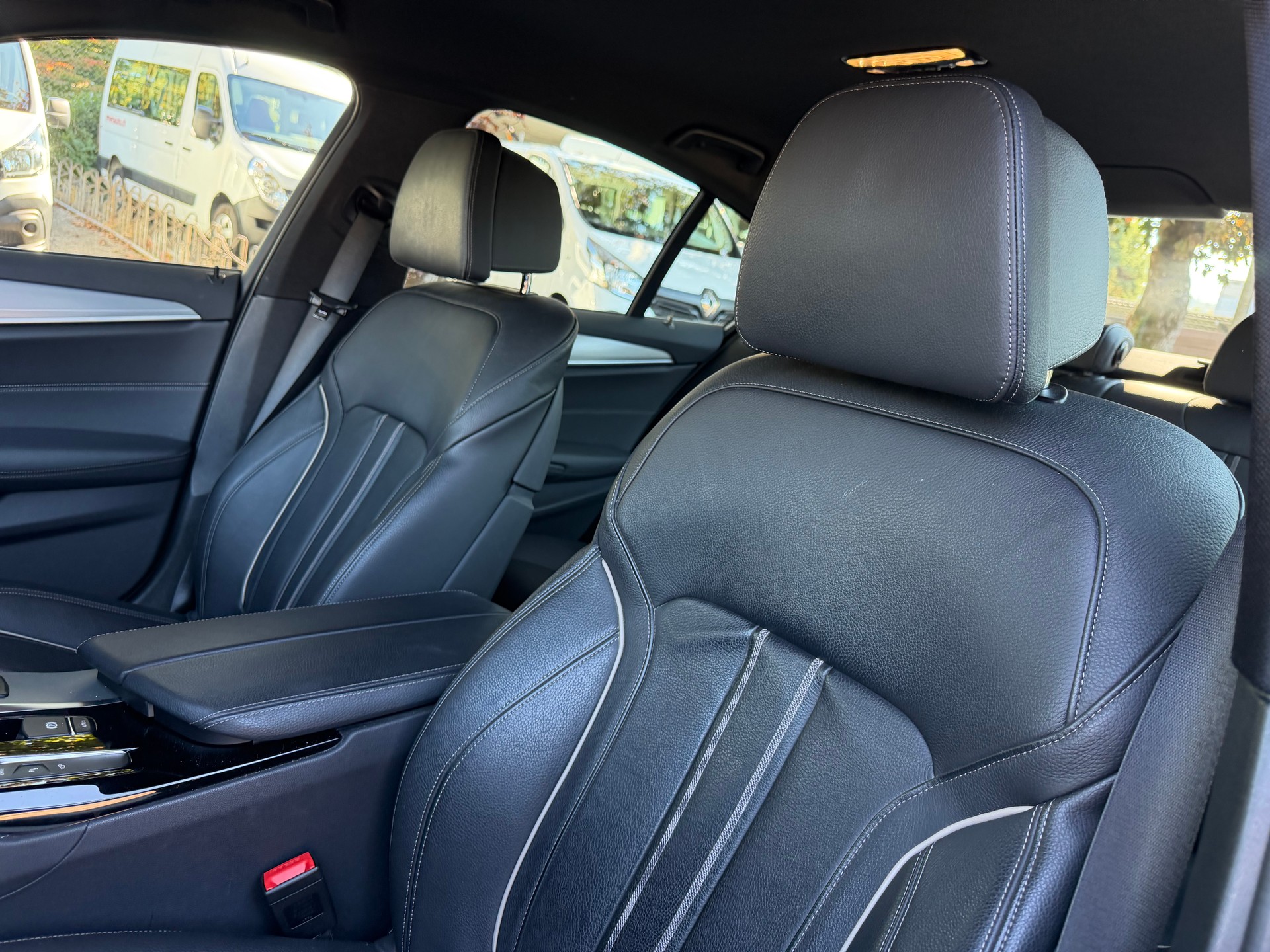 BMW 530e xDrive Pure M Sport Edition Steptronic-image-9