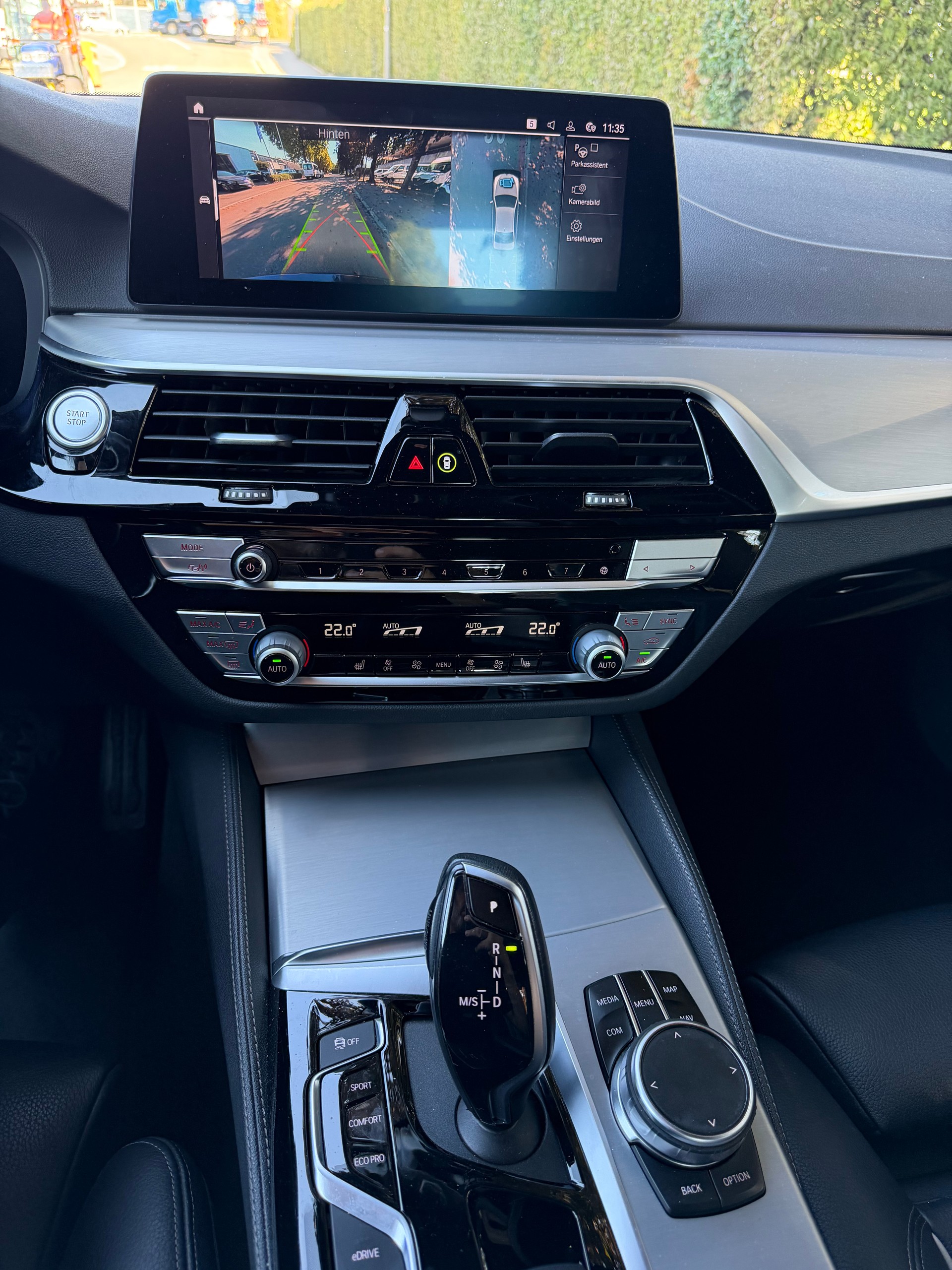 BMW 530e xDrive Pure M Sport Edition Steptronic-image-13