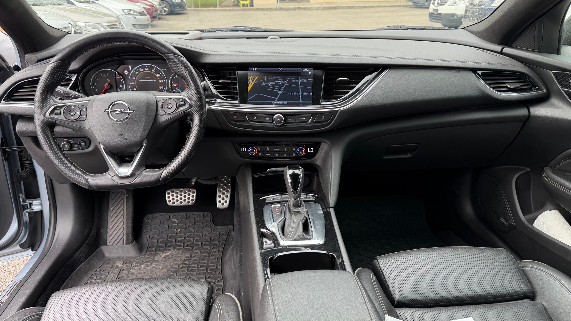 OPEL Insignia Country Tourer 2.0 BiDTI 4WD Automatic-image-10