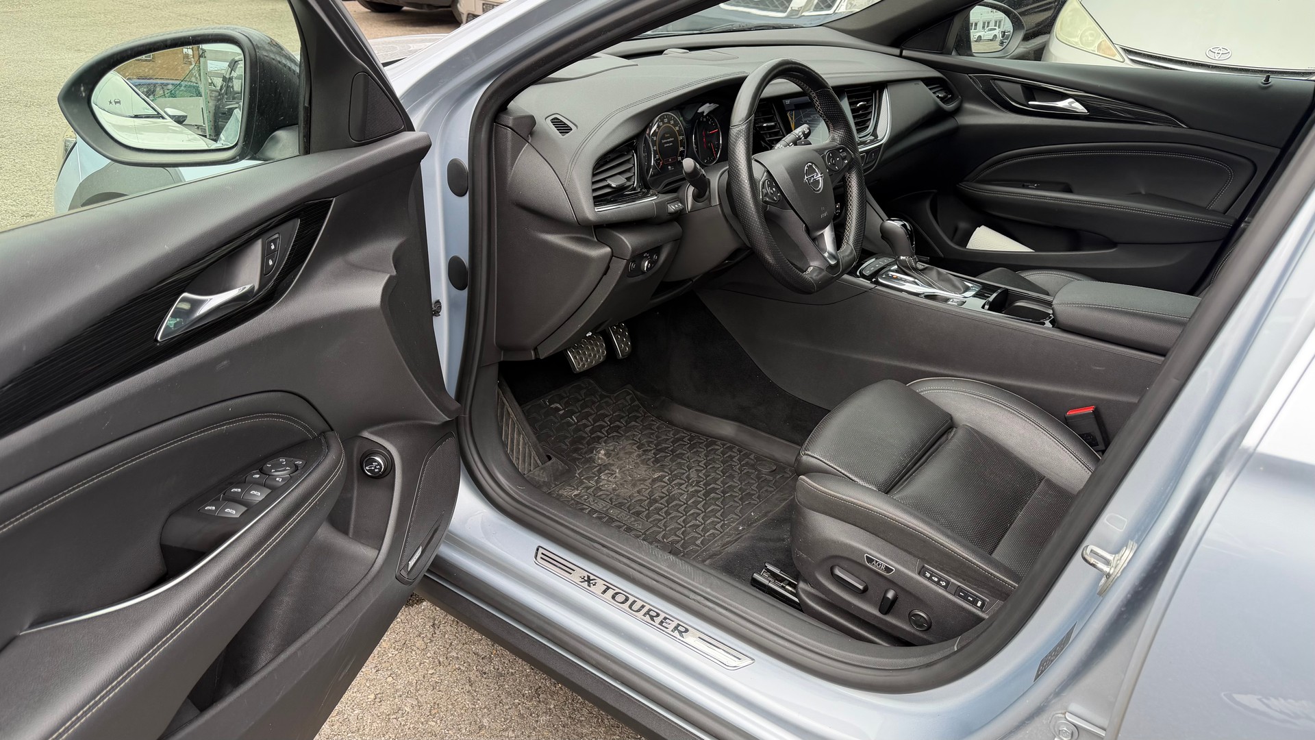 OPEL Insignia Country Tourer 2.0 BiDTI 4WD Automatic-image-6