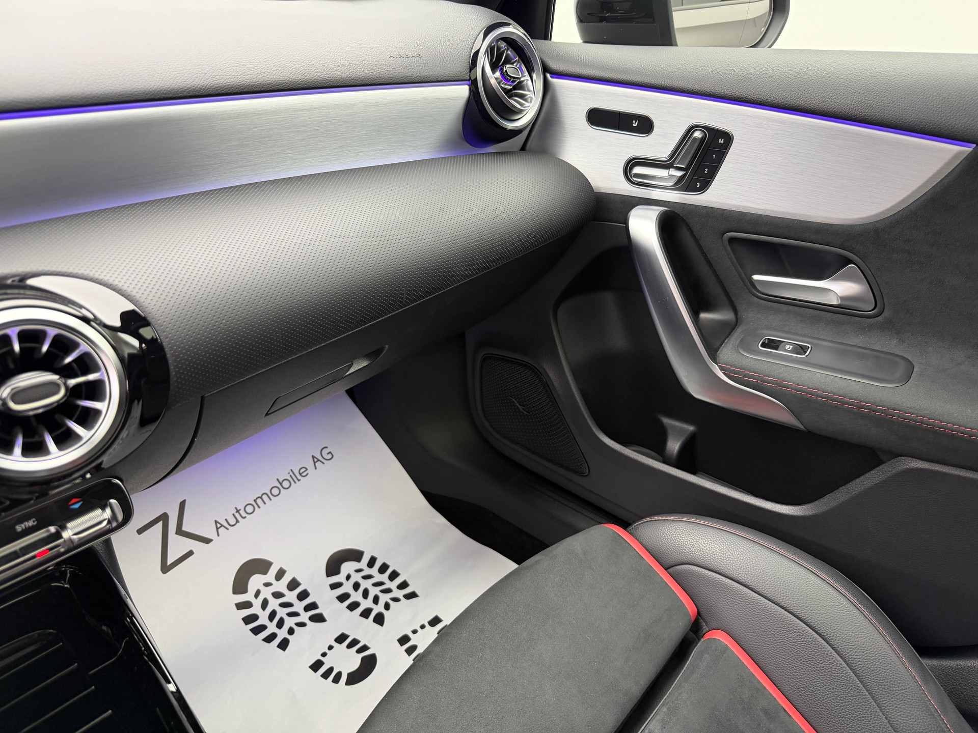 MERCEDES-BENZ A 35 AMG 4Matic Mountain Grey Magno Speedshift / 360° Kamera / Panoramadach / Burmester Sound / Keyless Go / AMG Sportsitze /-image-14