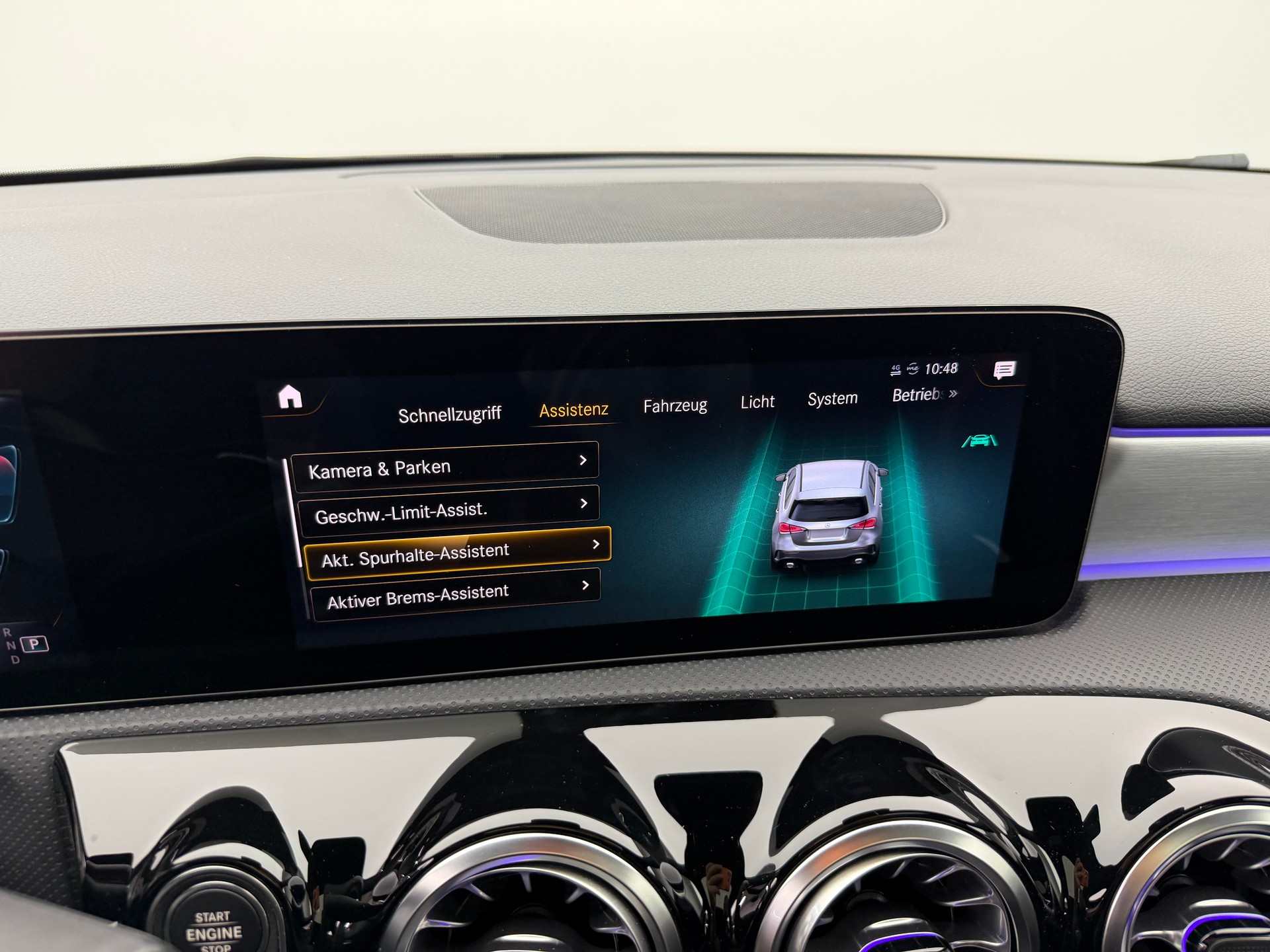 MERCEDES-BENZ A 35 AMG 4Matic Mountain Grey Magno Speedshift / 360° Kamera / Panoramadach / Burmester Sound / Keyless Go / AMG Sportsitze /-image-18