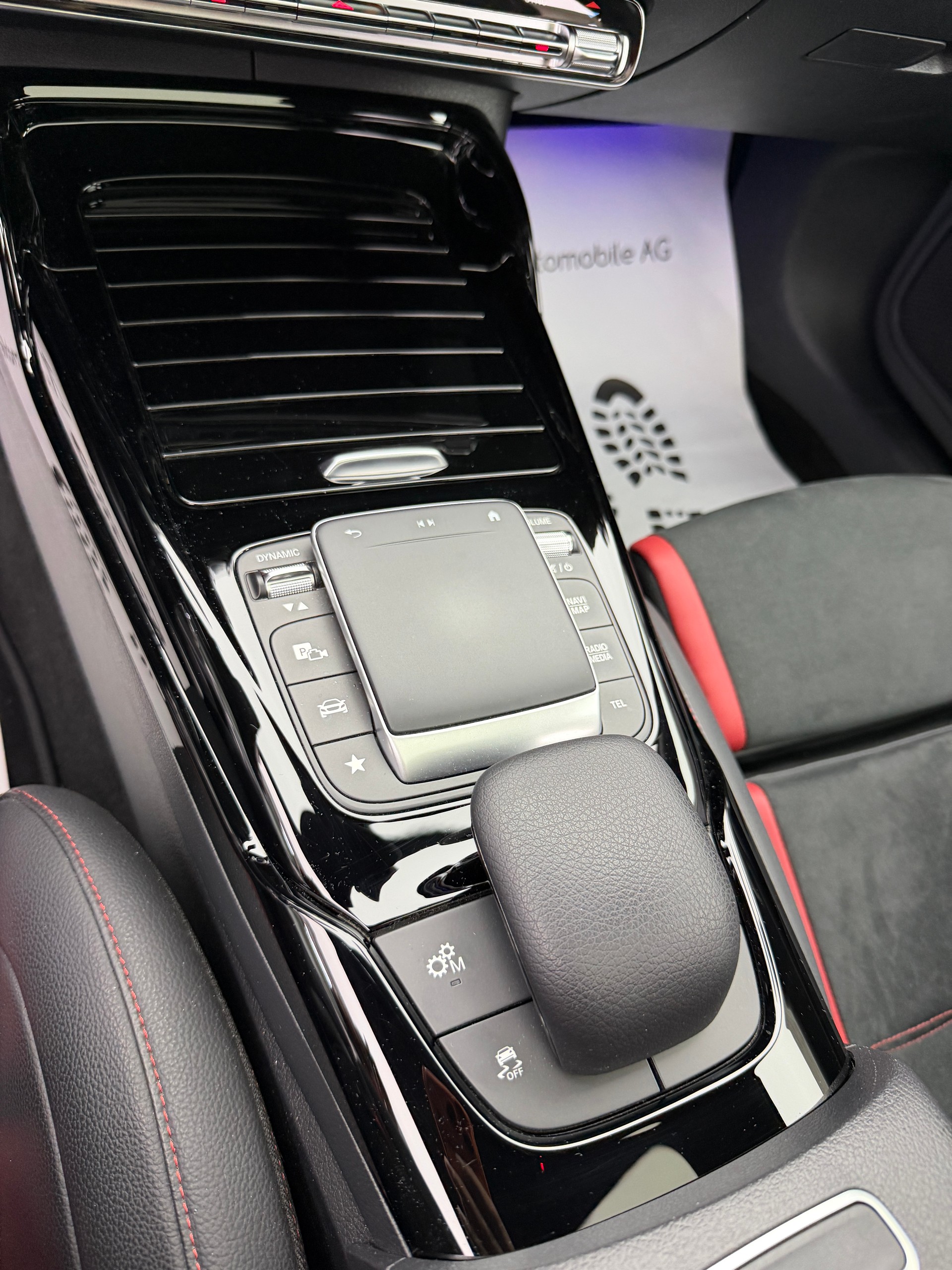 MERCEDES-BENZ A 35 AMG 4Matic Mountain Grey Magno Speedshift / 360° Kamera / Panoramadach / Burmester Sound / Keyless Go / AMG Sportsitze /-image-19