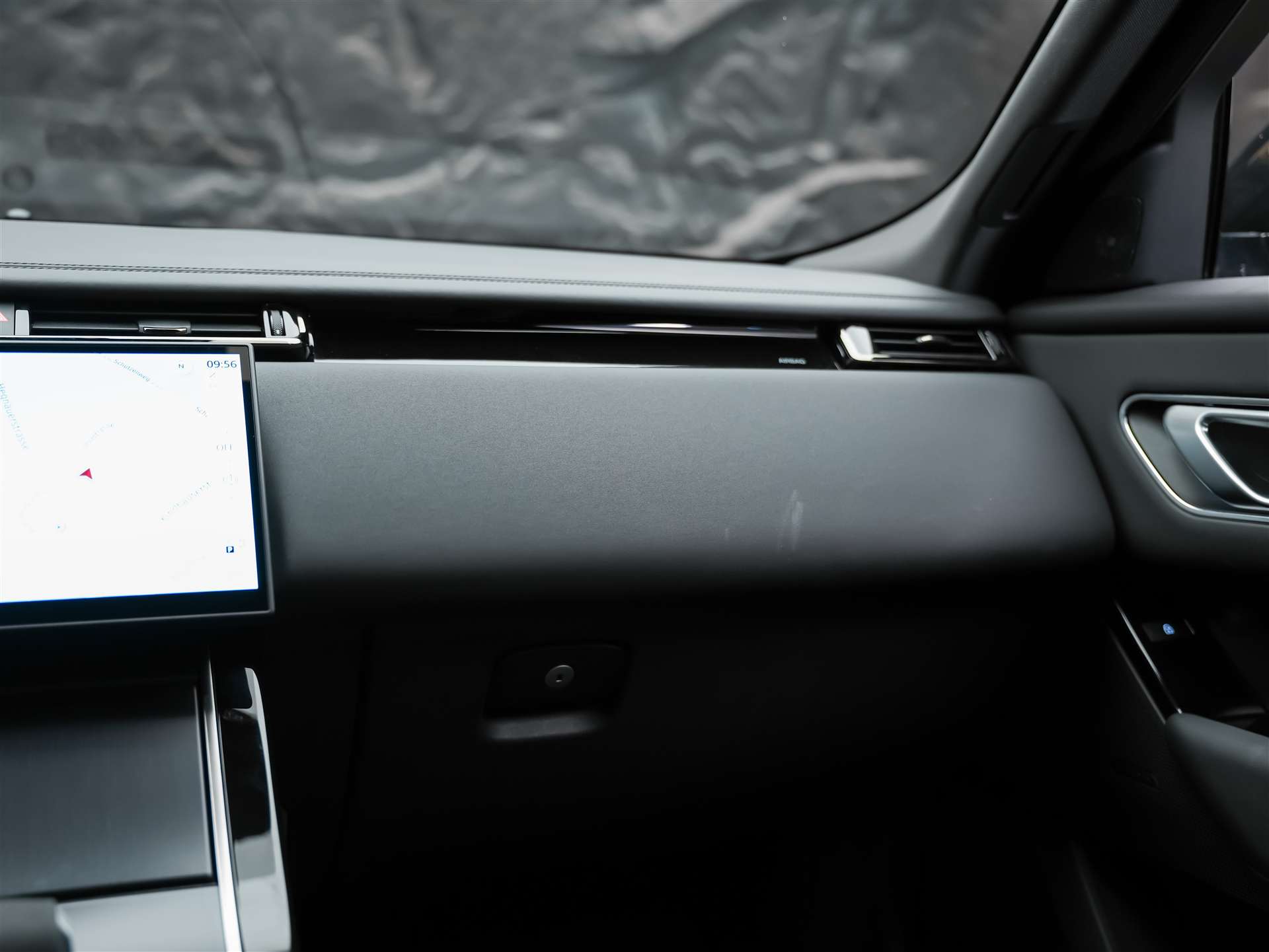 LAND ROVER Range Rover Velar Dynamic SE D 300 I6 MHEV Automatic *Facelift*Panorama*Werksgarantie*-image-23