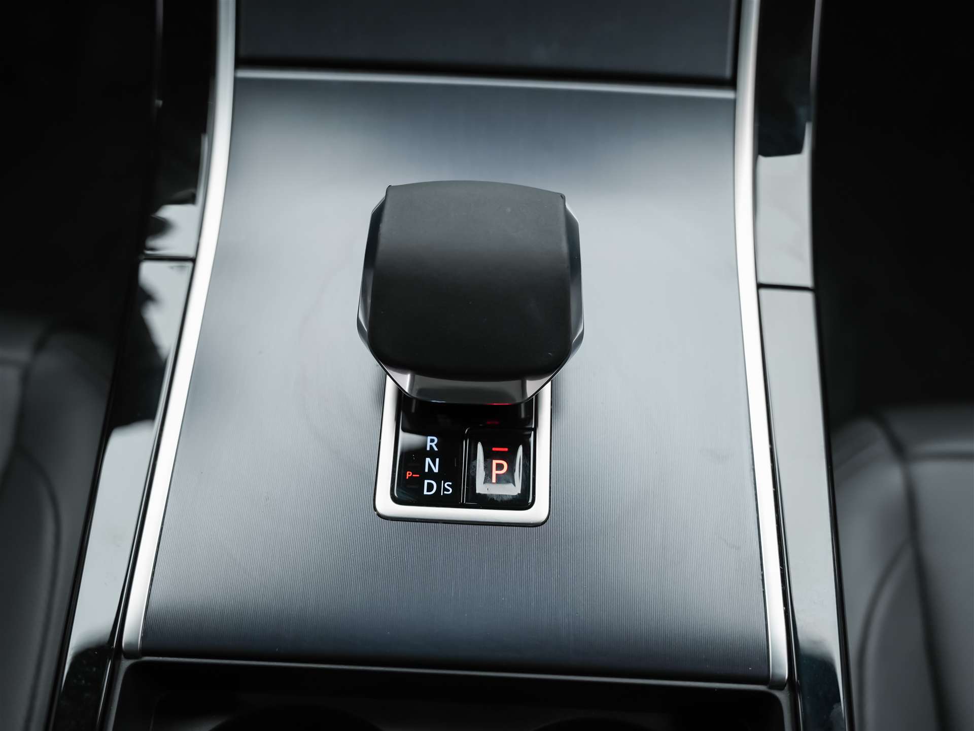 LAND ROVER Range Rover Velar Dynamic SE D 300 I6 MHEV Automatic *Facelift*Panorama*Werksgarantie*-image-24