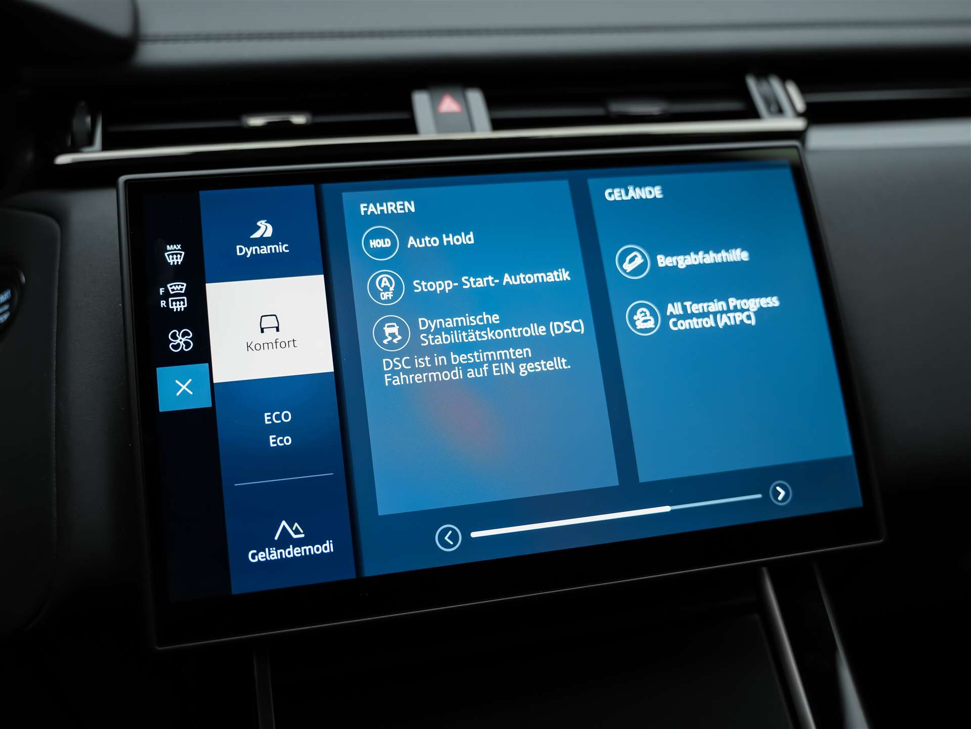 LAND ROVER Range Rover Velar Dynamic SE D 300 I6 MHEV Automatic *Facelift*Panorama*Werksgarantie*-image-34