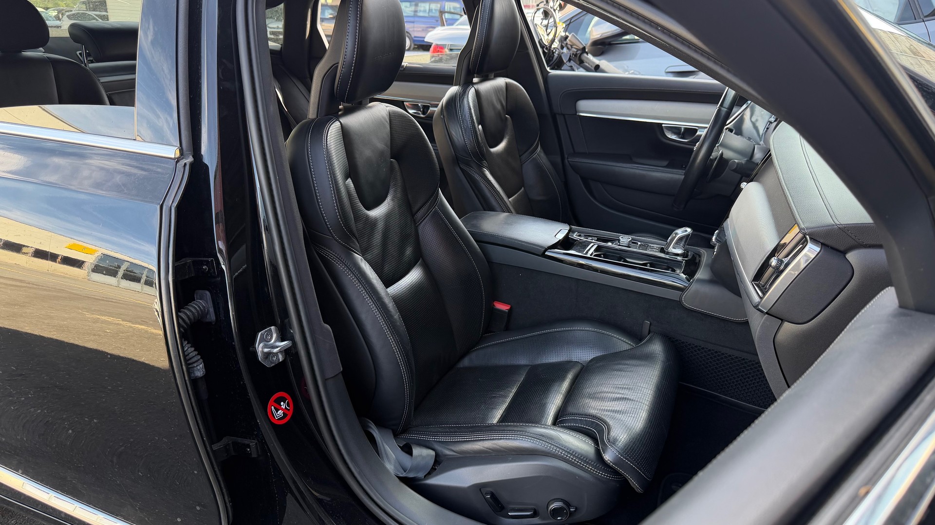 VOLVO S90 T8 eAWD Twin Engine Inscription Geartronic-image-10