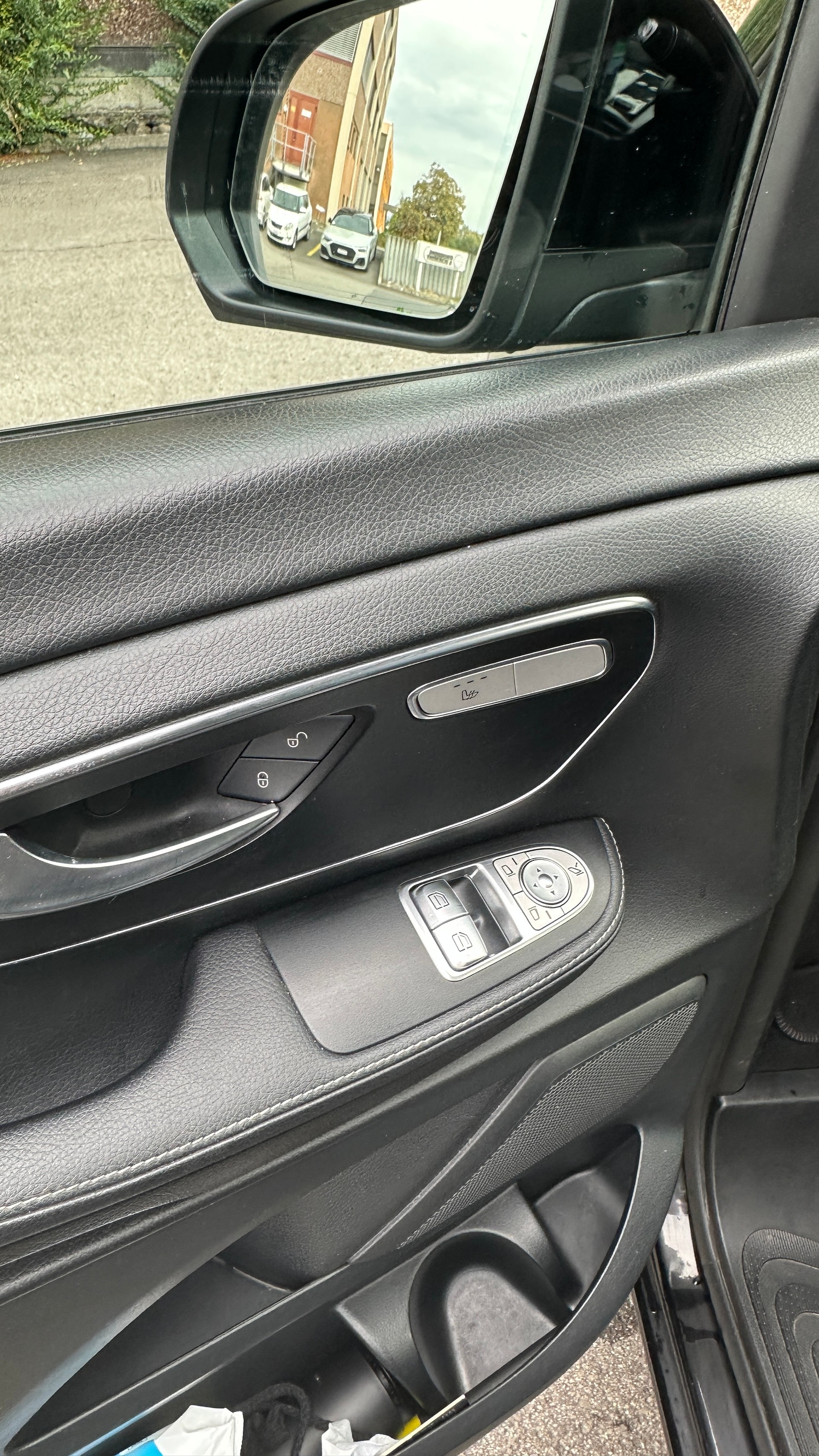 MERCEDES-BENZ V250 d 4MATIC Lang – 8 Plätze-image-16
