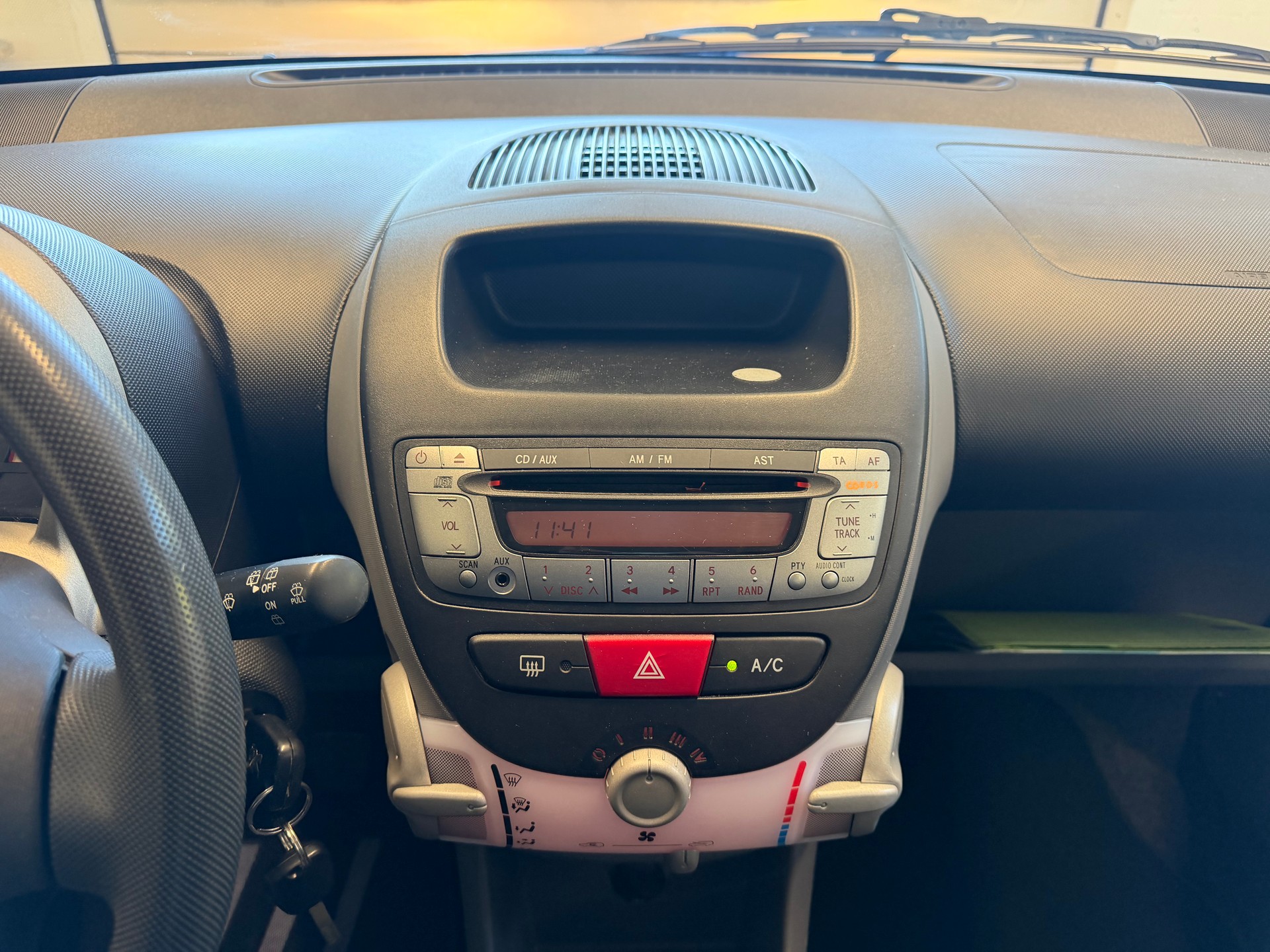 PEUGEOT 107 1.0 Trendy-image-10