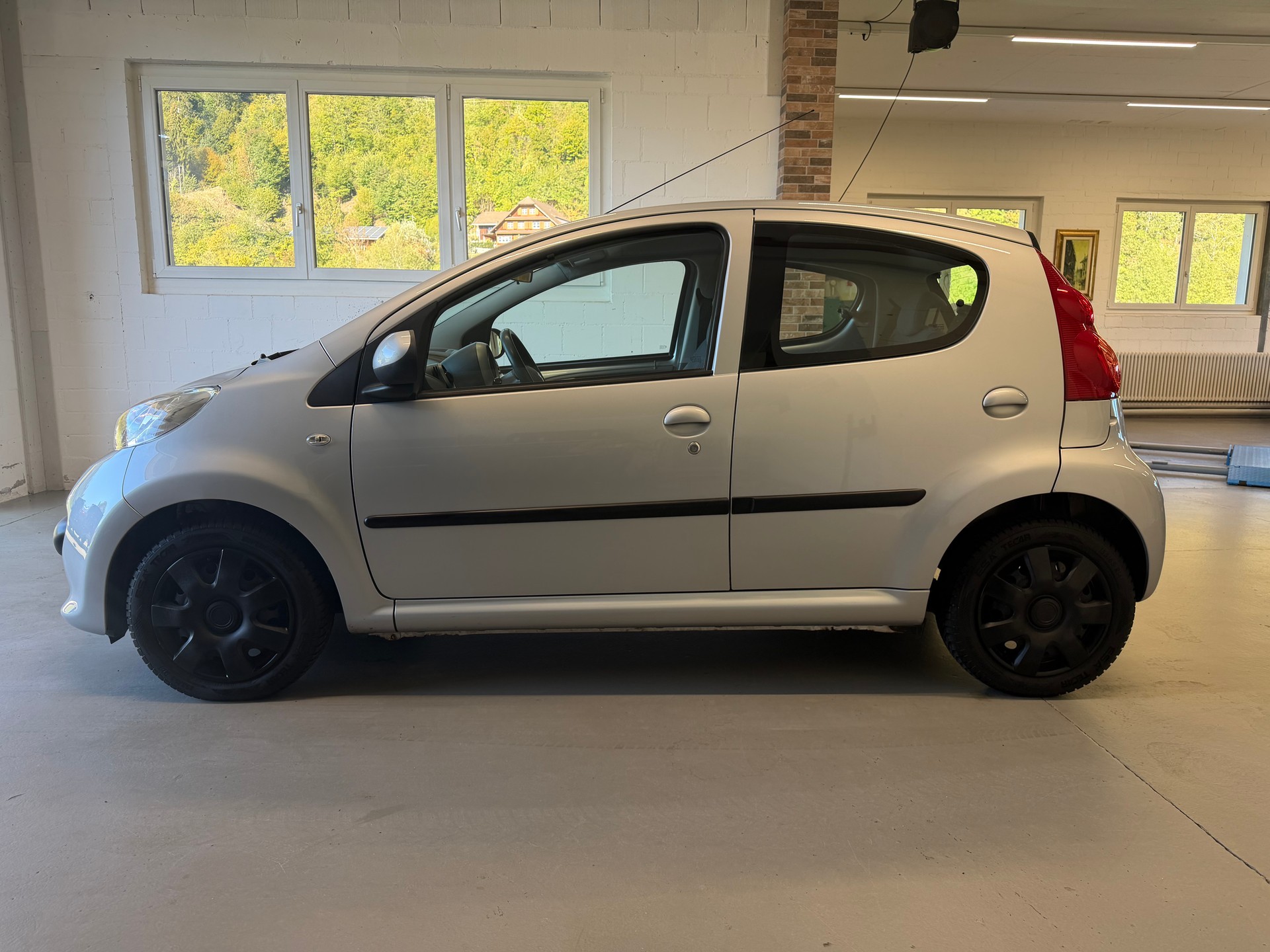 PEUGEOT 107 1.0 Trendy-image-2