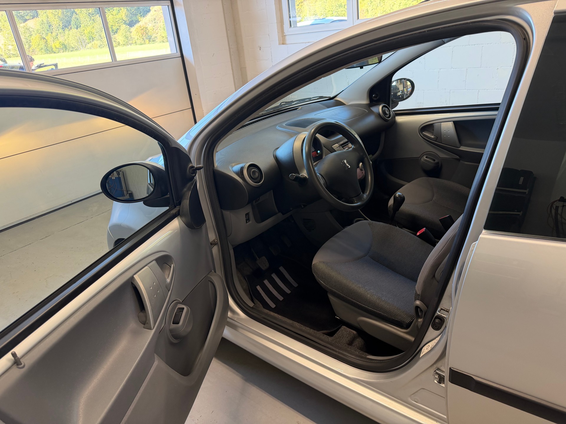 PEUGEOT 107 1.0 Trendy-image-5