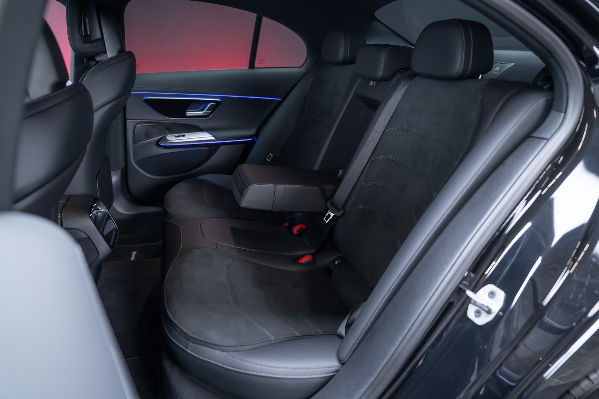 MERCEDES-BENZ E 220 d AMG Line / Hyperscreen / 360°Kamera / el.Sitze-image-17