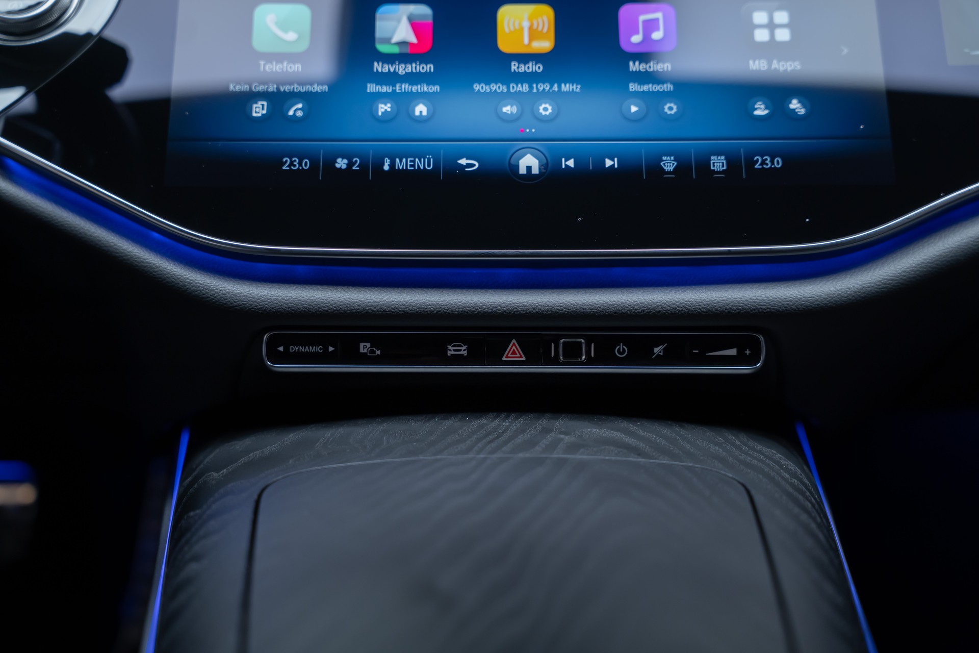 MERCEDES-BENZ E 220 d AMG Line / Hyperscreen / 360°Kamera / el.Sitze-image-36