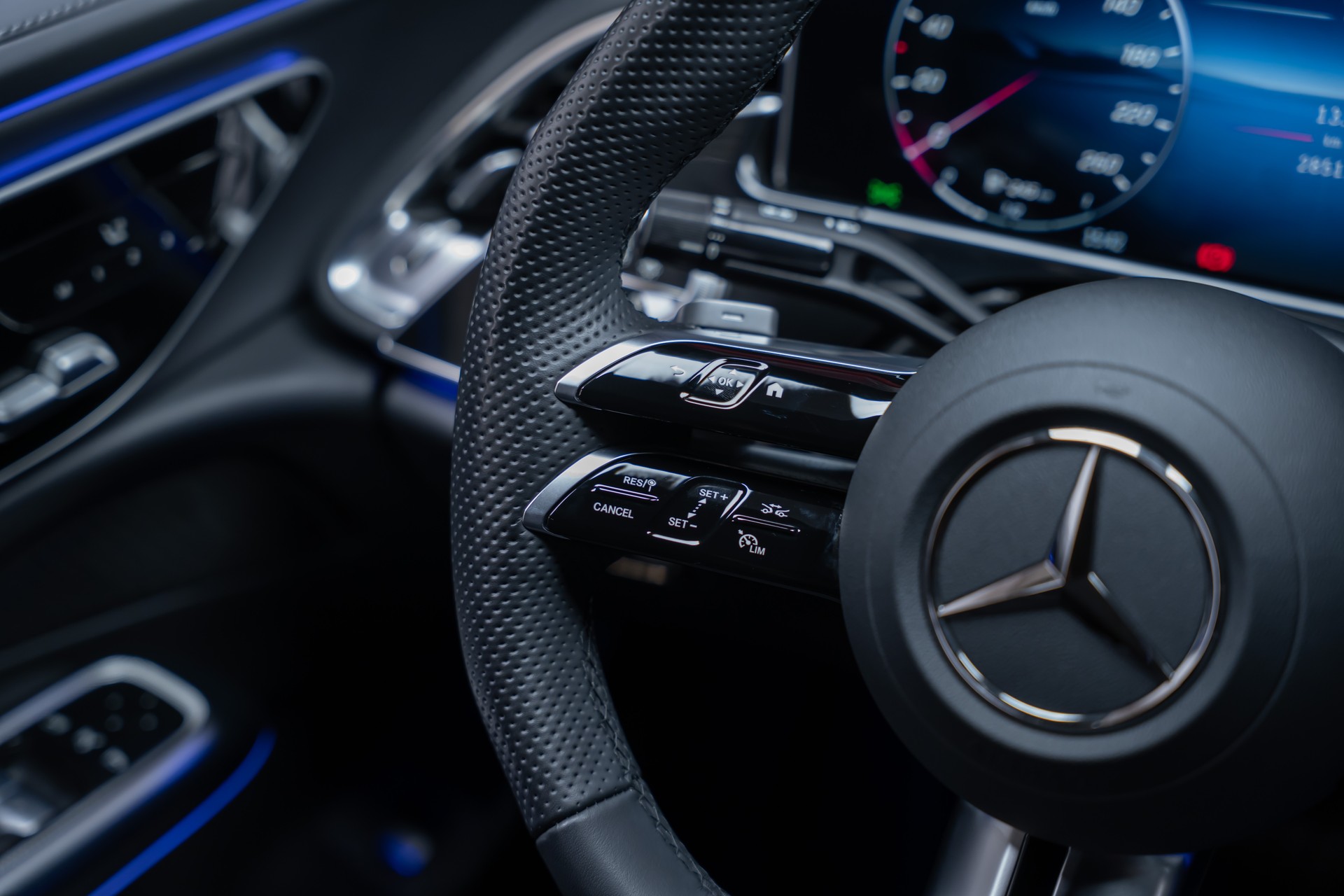 MERCEDES-BENZ E 220 d AMG Line / Hyperscreen / 360°Kamera / el.Sitze-image-25