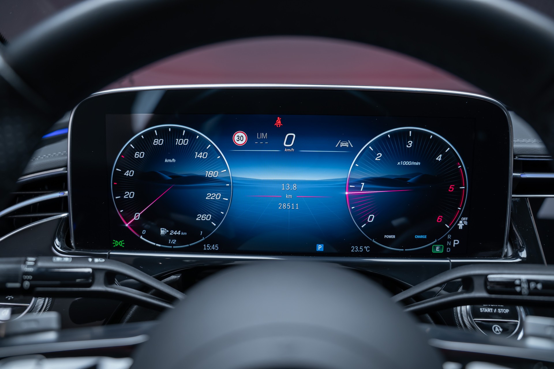 MERCEDES-BENZ E 220 d AMG Line / Hyperscreen / 360°Kamera / el.Sitze-image-35