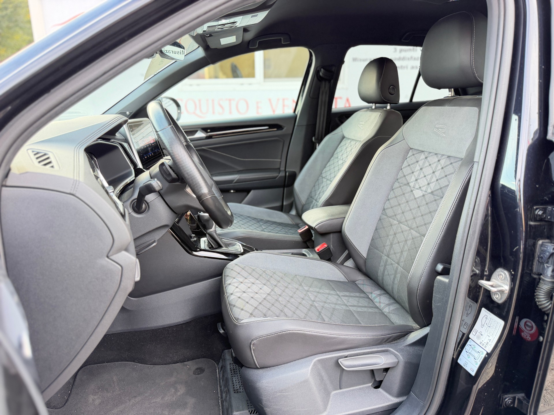 VW T-Roc 1.5 TSI EVO R-Line DSG-image-8