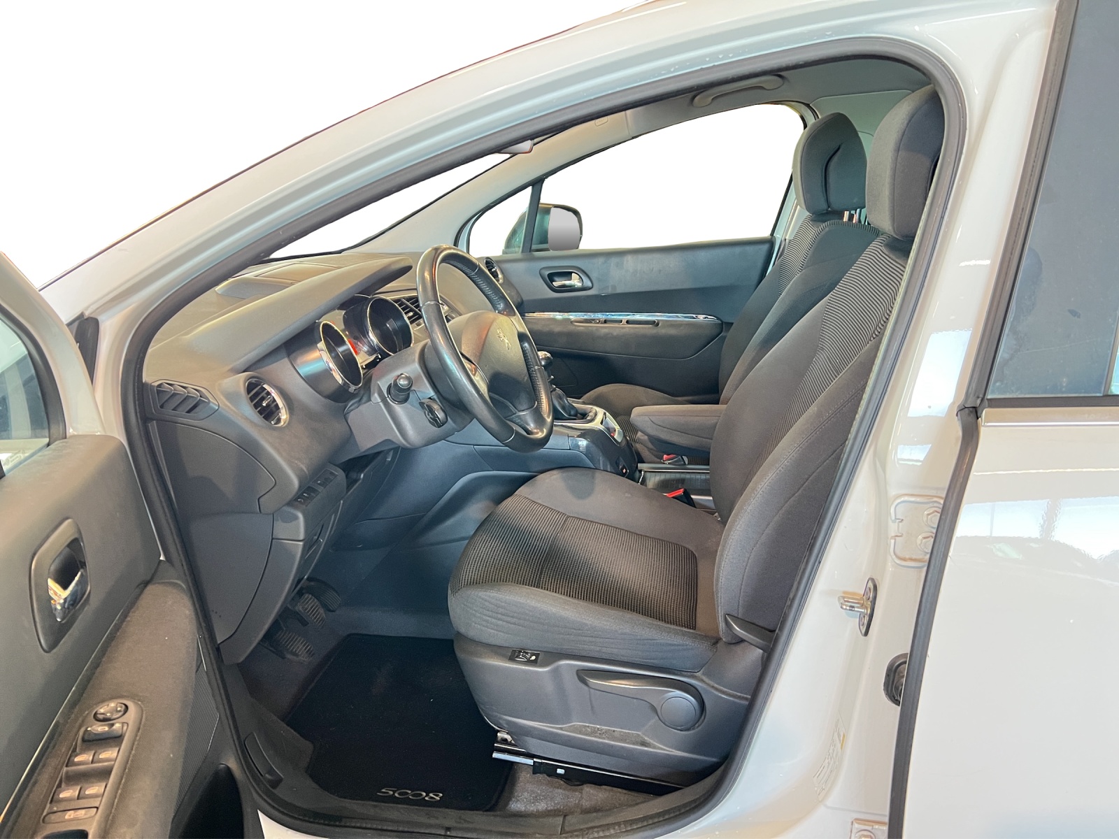 PEUGEOT 5008 1.6 HDI Business-image-8