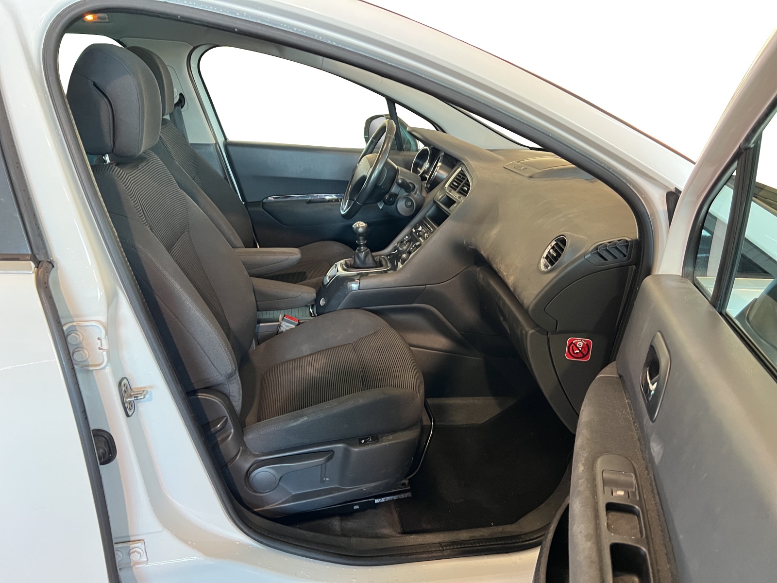 PEUGEOT 5008 1.6 HDI Business-image-6