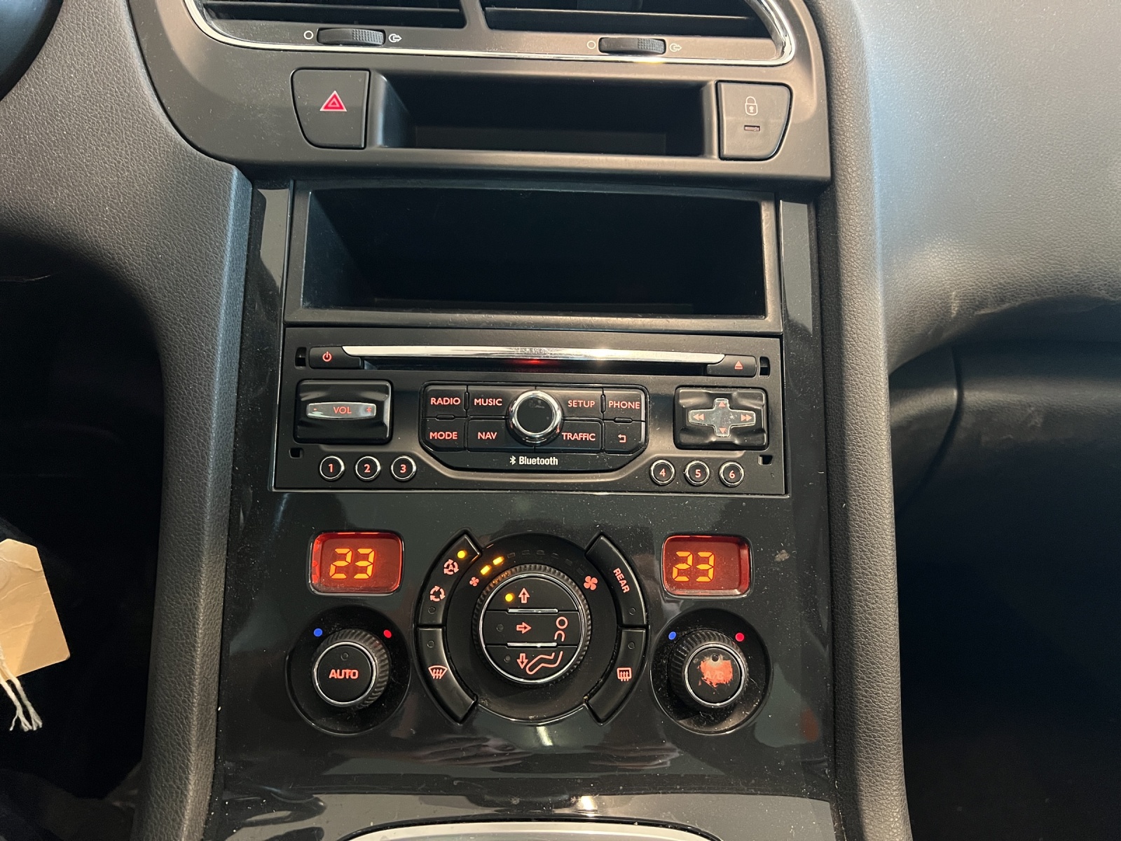 PEUGEOT 5008 1.6 HDI Business-image-13