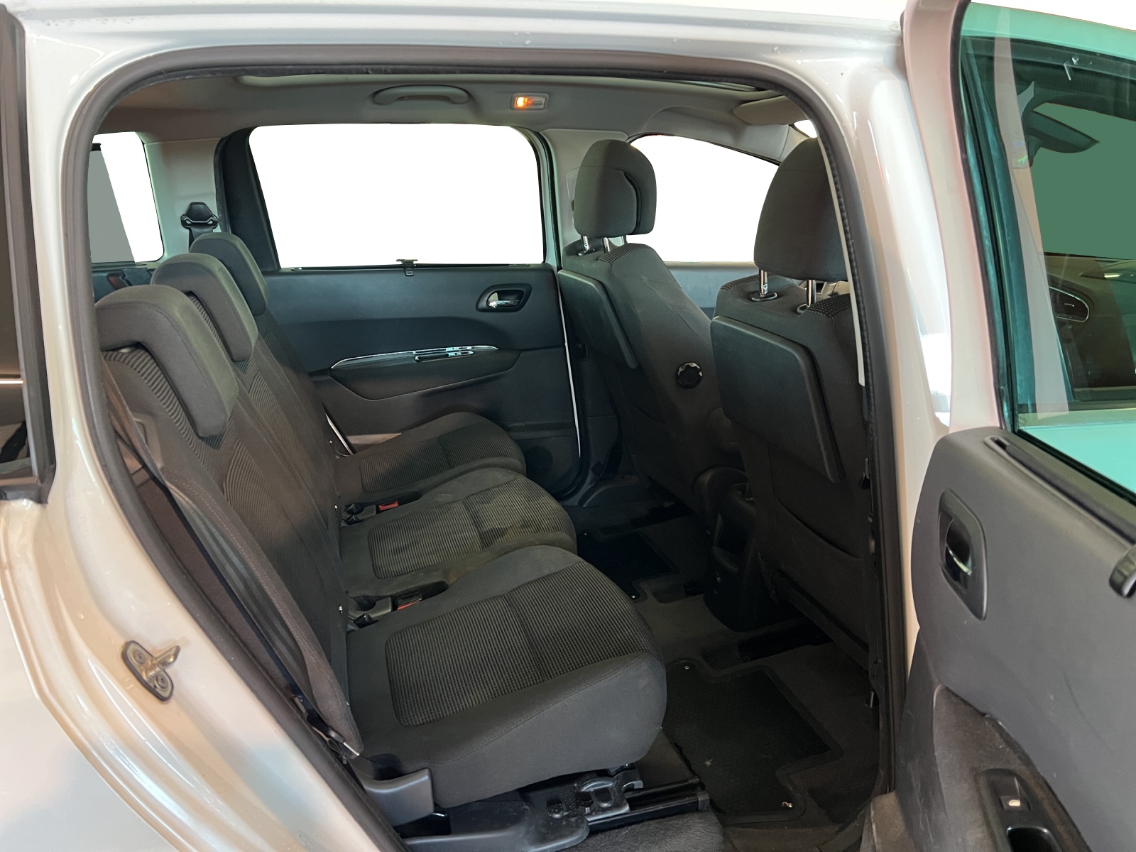 PEUGEOT 5008 1.6 HDI Business-image-7