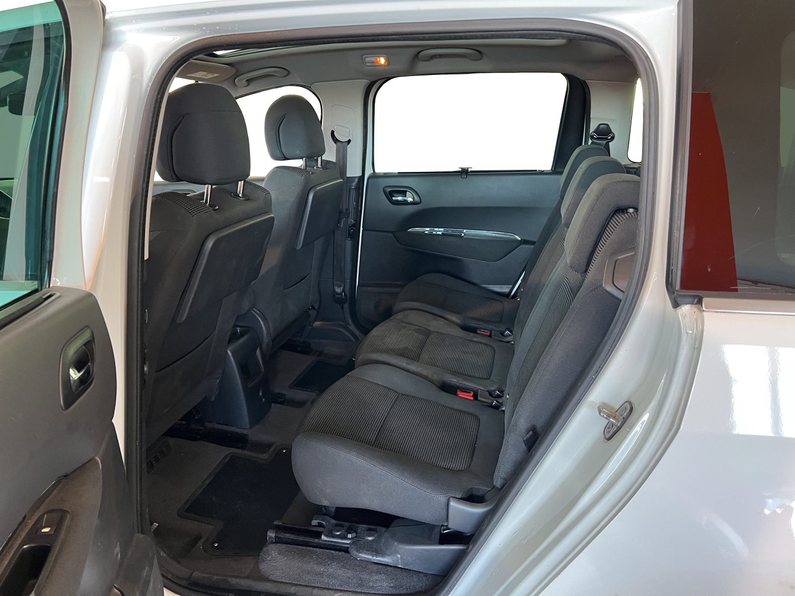 PEUGEOT 5008 1.6 HDI Business-image-10