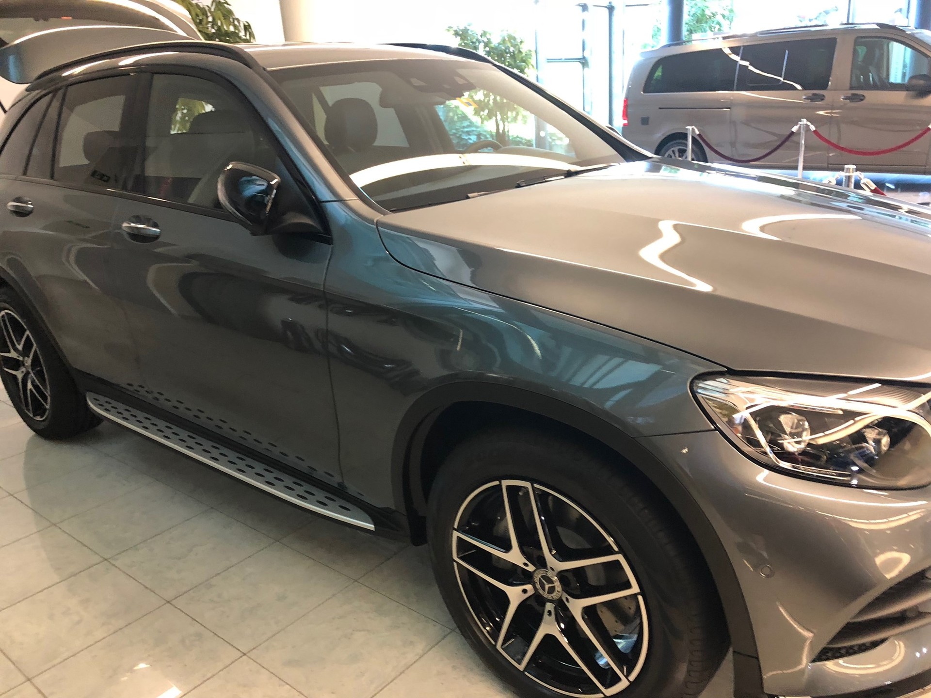 MERCEDES-BENZ GLC 250 d AMG Line 4Matic 9G-Tronic-image-2