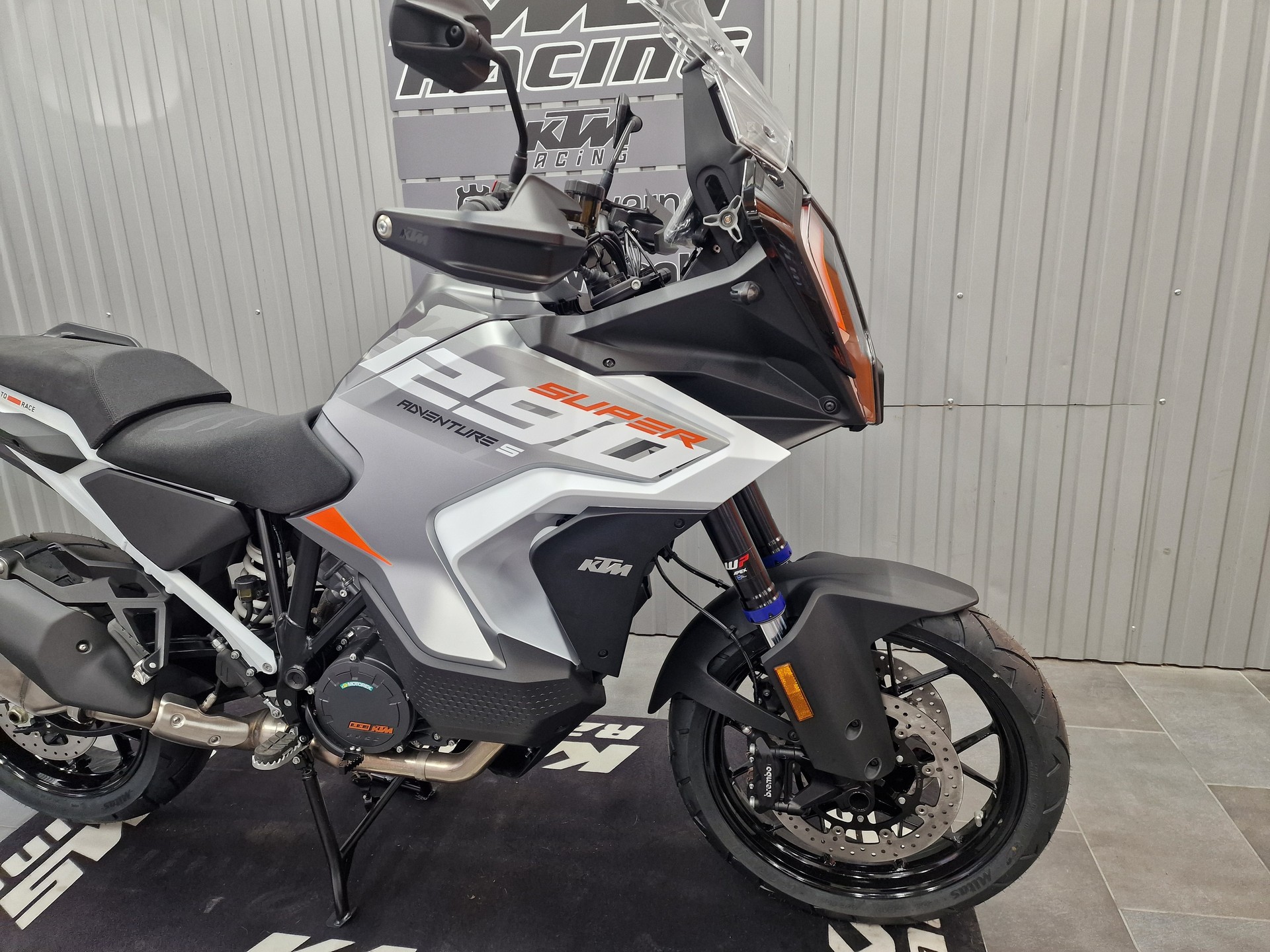 KTM 1290 Super Adventure S-showroom-element-3