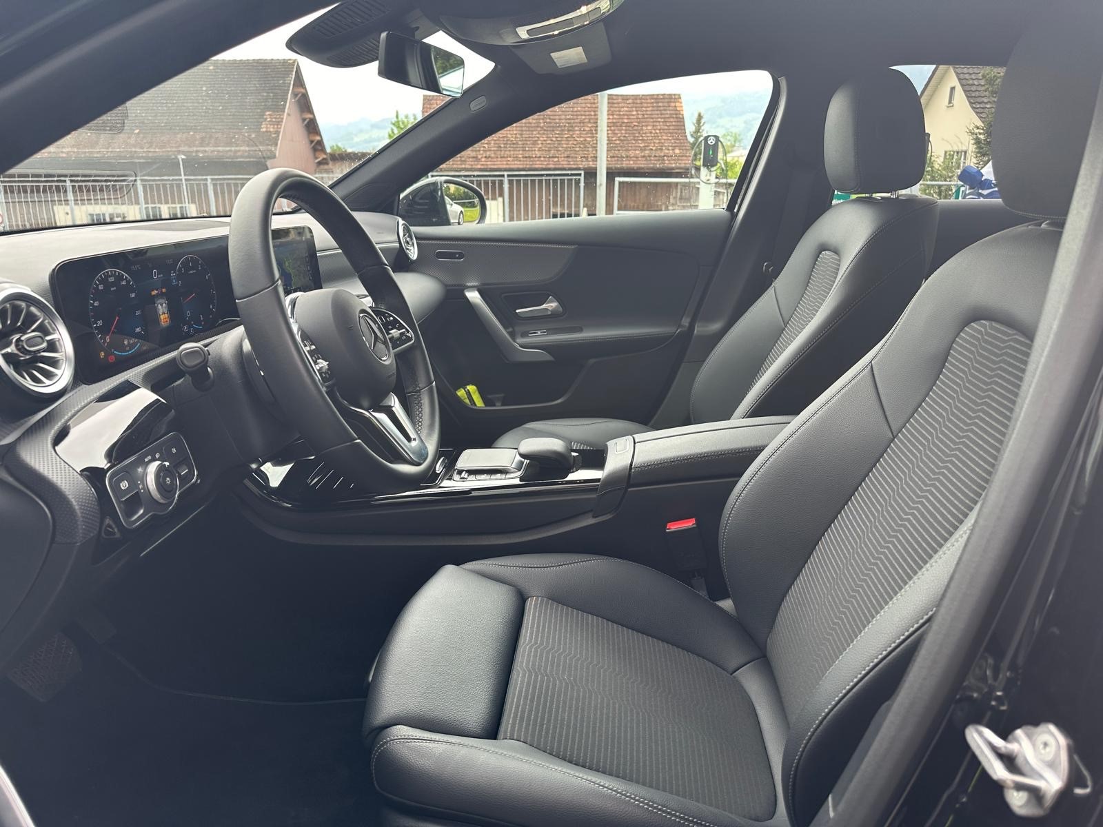 MERCEDES-BENZ A 180 Progressive 7G-DCT-image-7