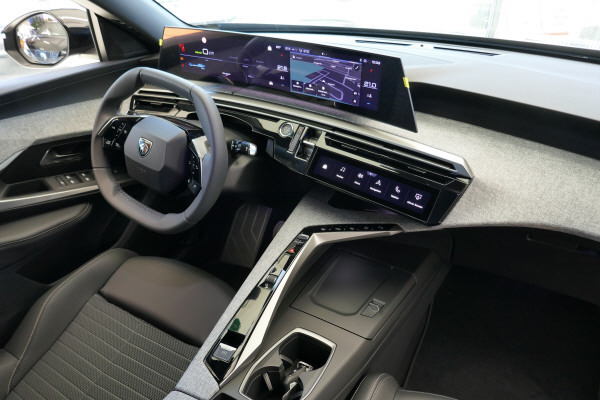 PEUGEOT 3008 73kWh Allure-image-4