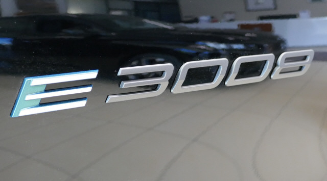 PEUGEOT 3008 73kWh Allure-image-1