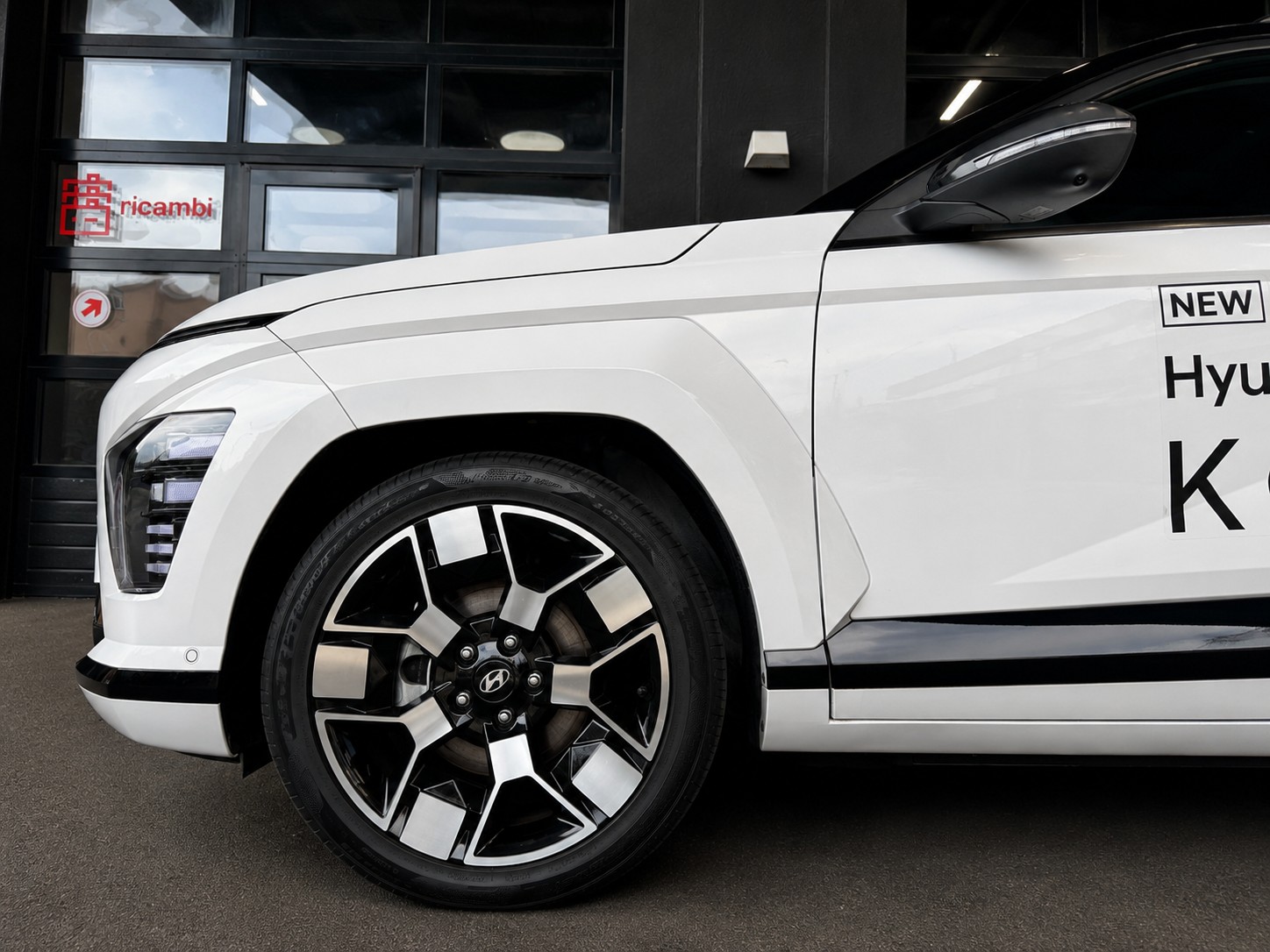 HYUNDAI Kona DEMO EV 65.4 kWh Vertex-image-5