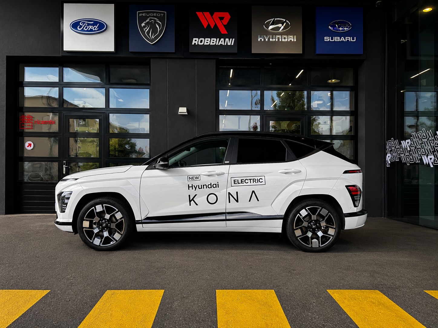 HYUNDAI Kona DEMO EV 65.4 kWh Vertex-image-1