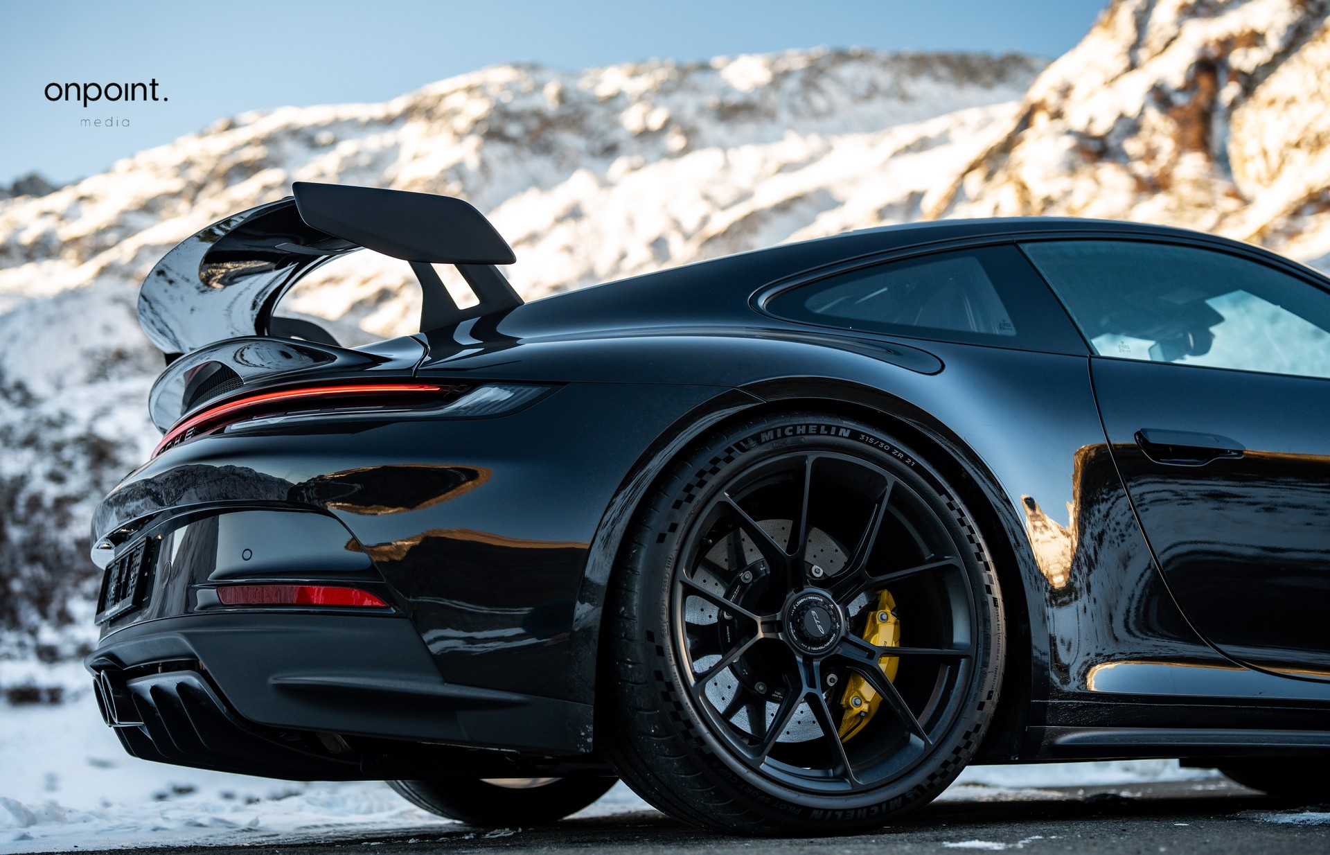 PORSCHE 911 992 GT3-image-11