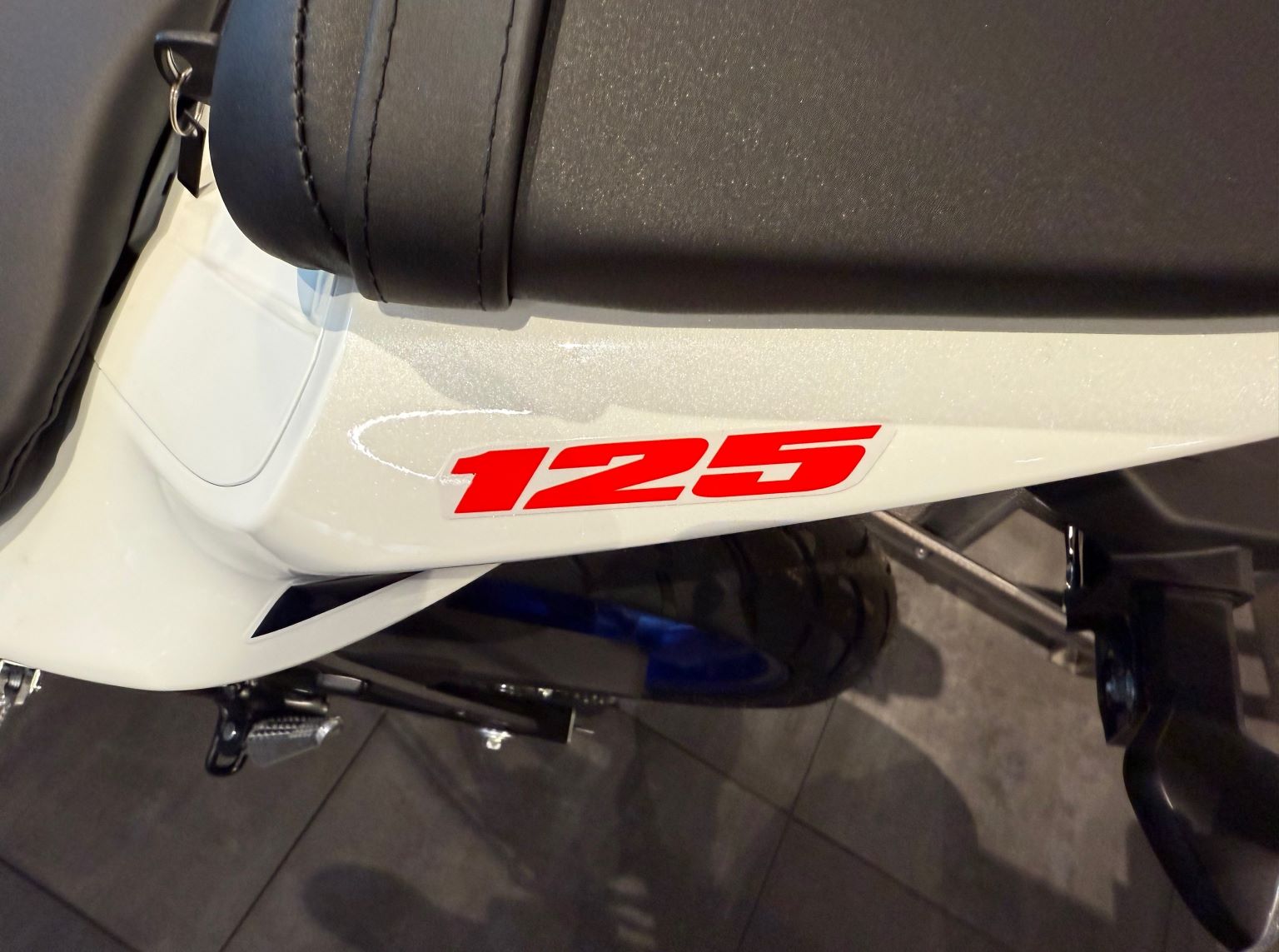SUZUKI GSX 125 R L7-M0-image-2