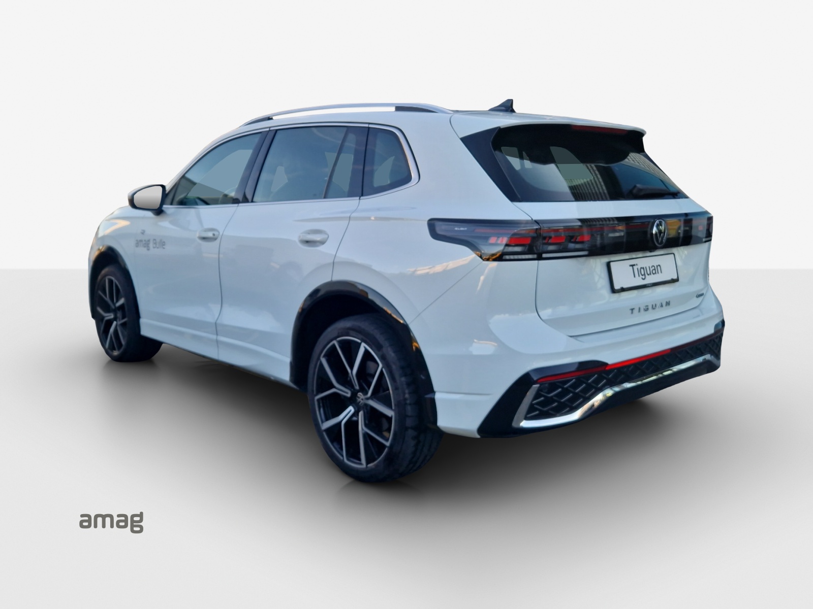 VW Tiguan 2.0 TSI DSG R-Line 4Motion-image-2