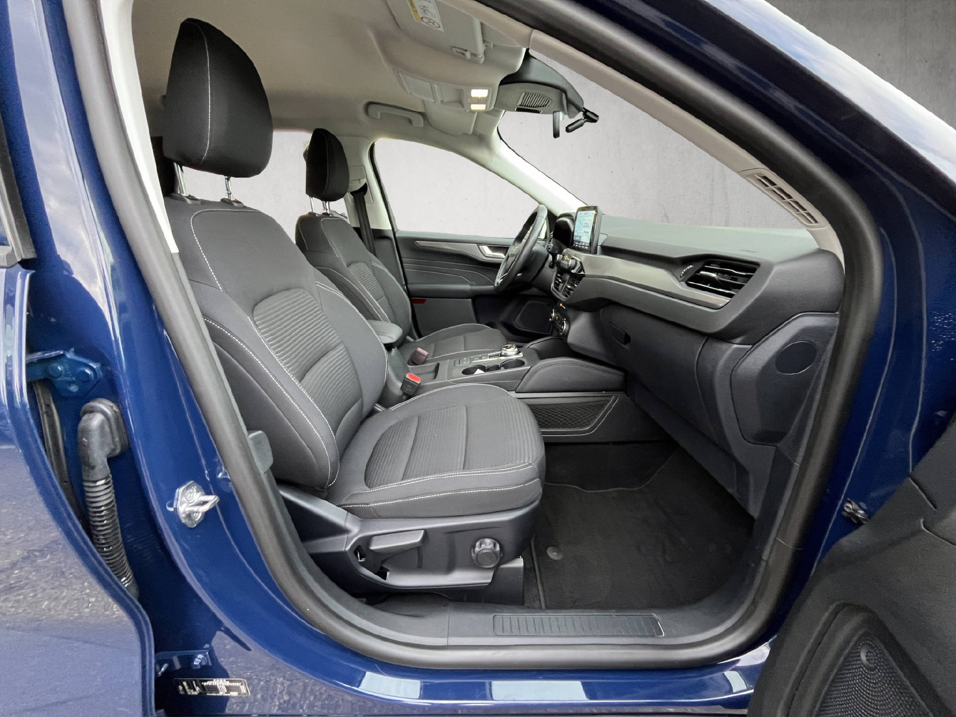FORD Kuga 2.5 Hybrid Titanium 4x4-image-29