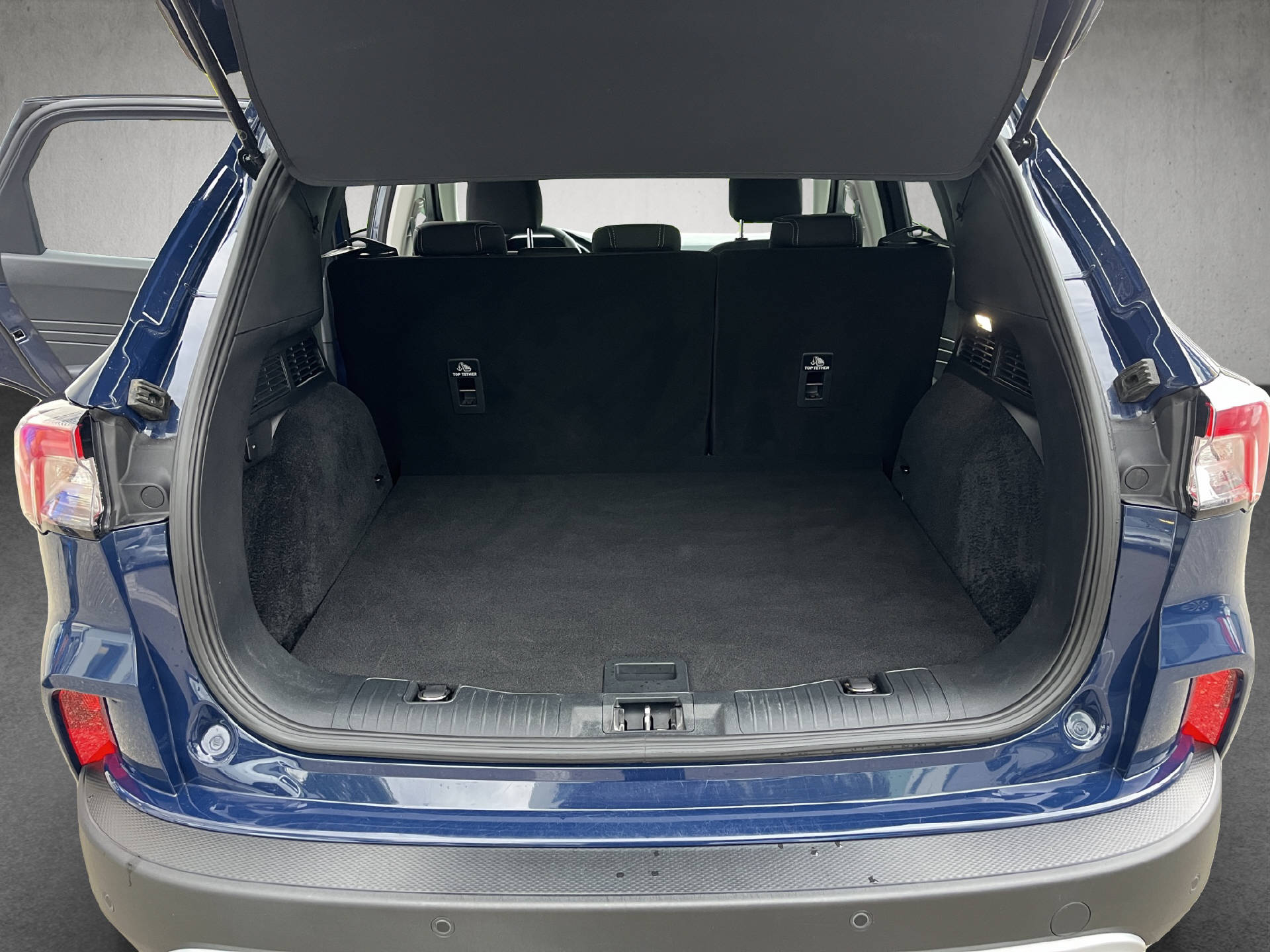 FORD Kuga 2.5 Hybrid Titanium 4x4-image-23