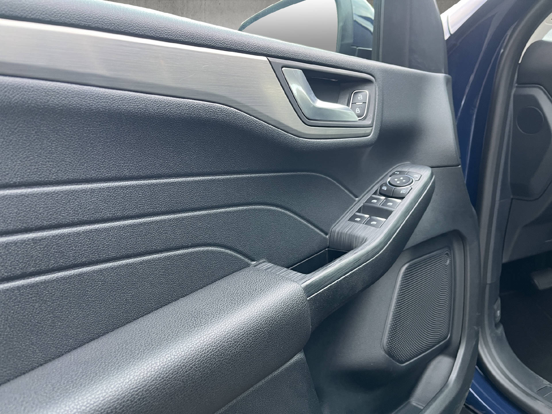 FORD Kuga 2.5 Hybrid Titanium 4x4-image-16