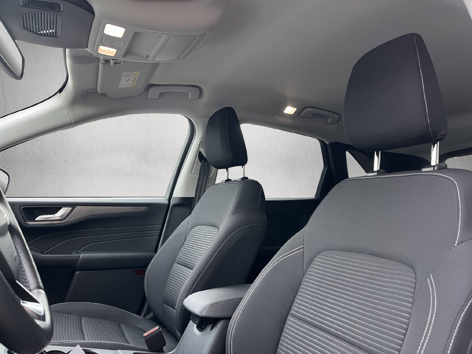 FORD Kuga 2.5 Hybrid Titanium 4x4-image-24