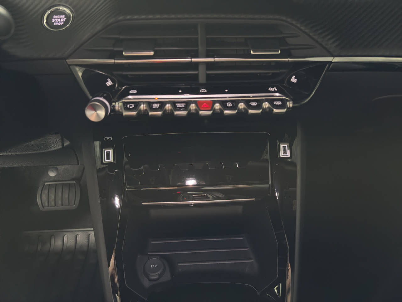 PEUGEOT 2008 1.2 Hybrid Allure Premium-image-12