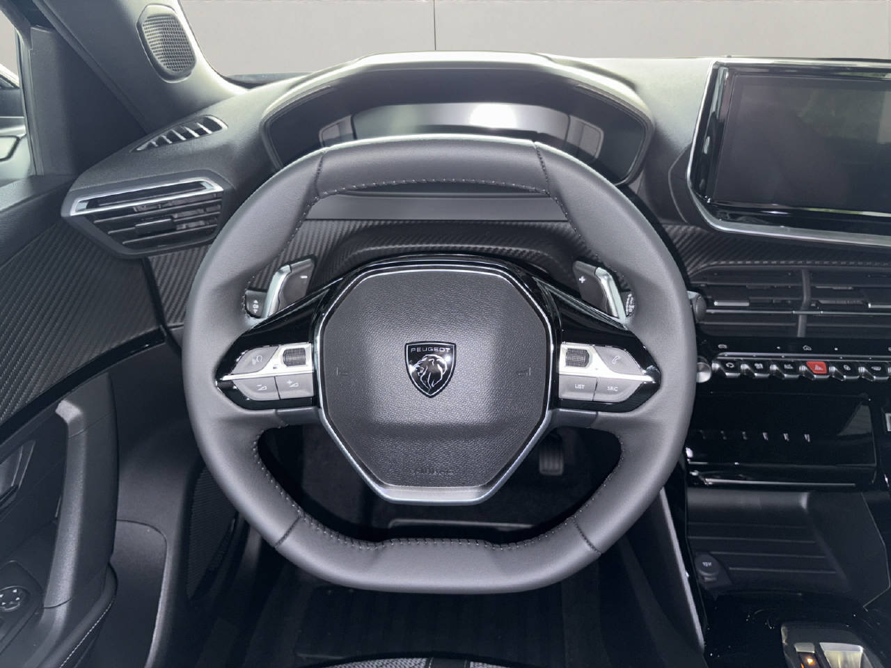 PEUGEOT 2008 1.2 Hybrid Allure Premium-image-9