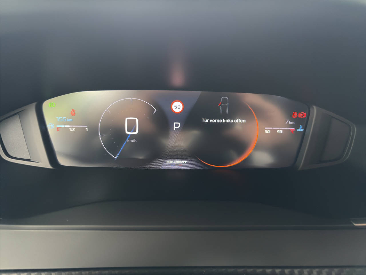 PEUGEOT 2008 1.2 Hybrid Allure Premium-image-10