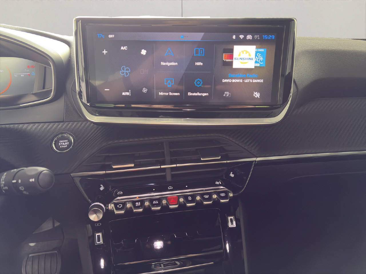 PEUGEOT 2008 1.2 Hybrid Allure Premium-image-11