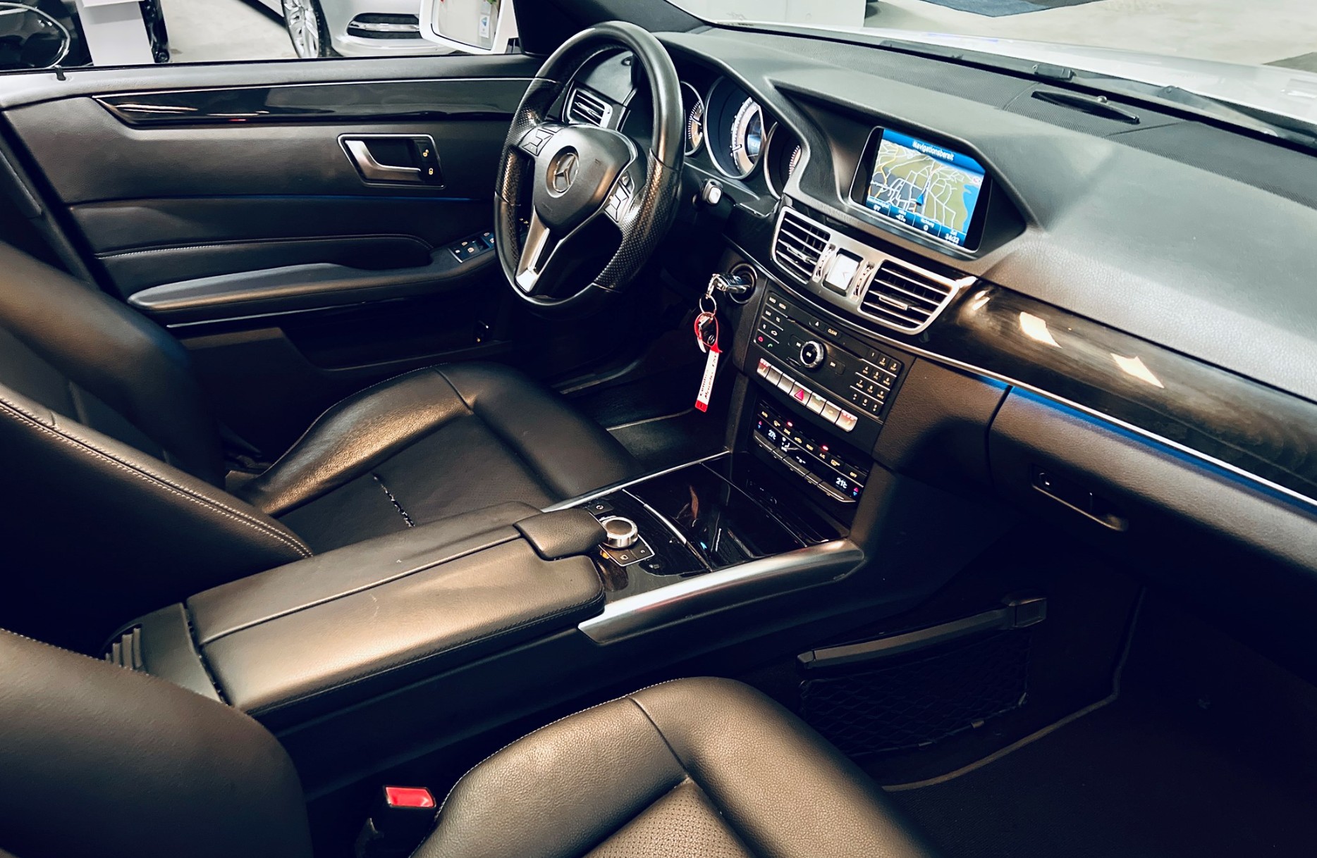MERCEDES-BENZ E 200 BlueTEC Avantgarde 7G-Tronic-image-2