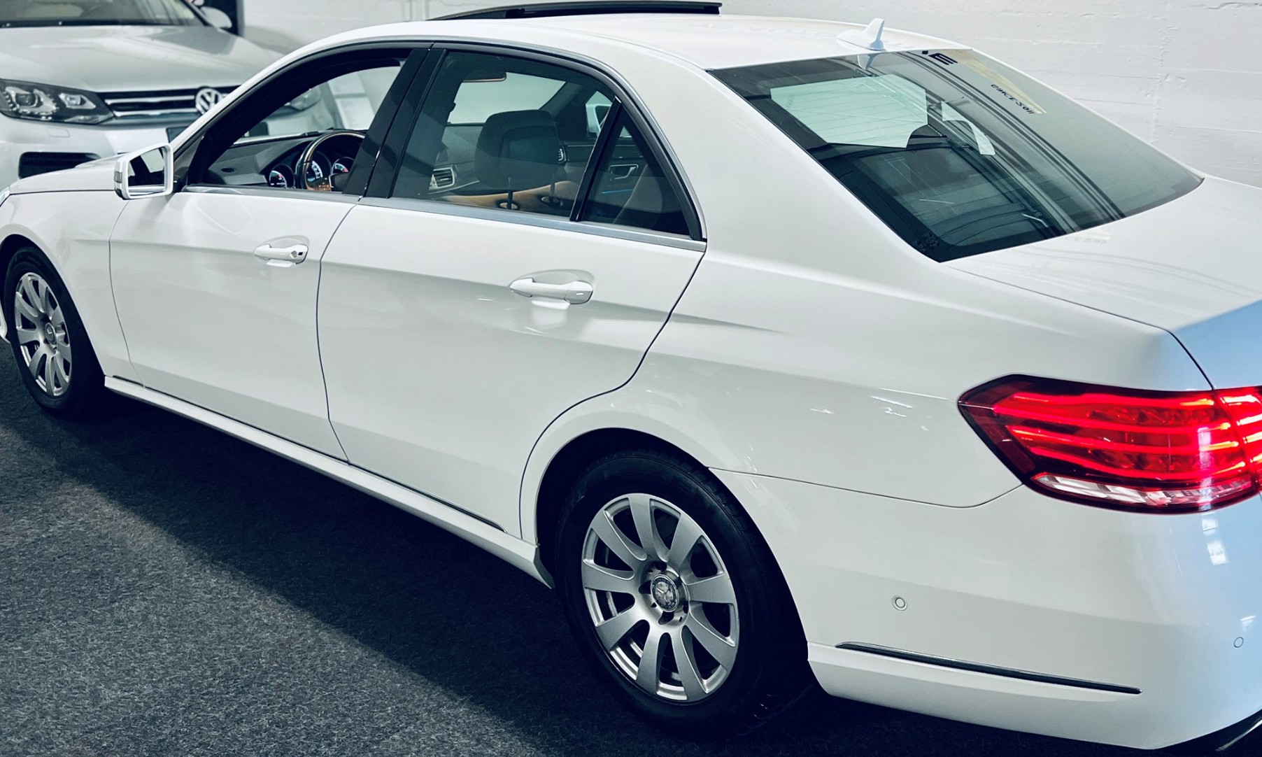 MERCEDES-BENZ E 200 BlueTEC Avantgarde 7G-Tronic-image-1