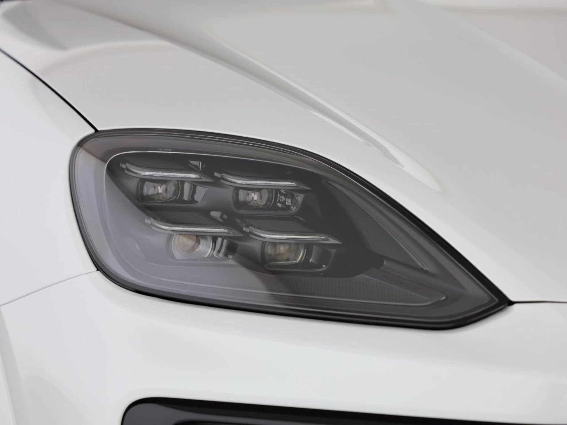 PORSCHE Cayenne E-Hybrid Coupé-image-18
