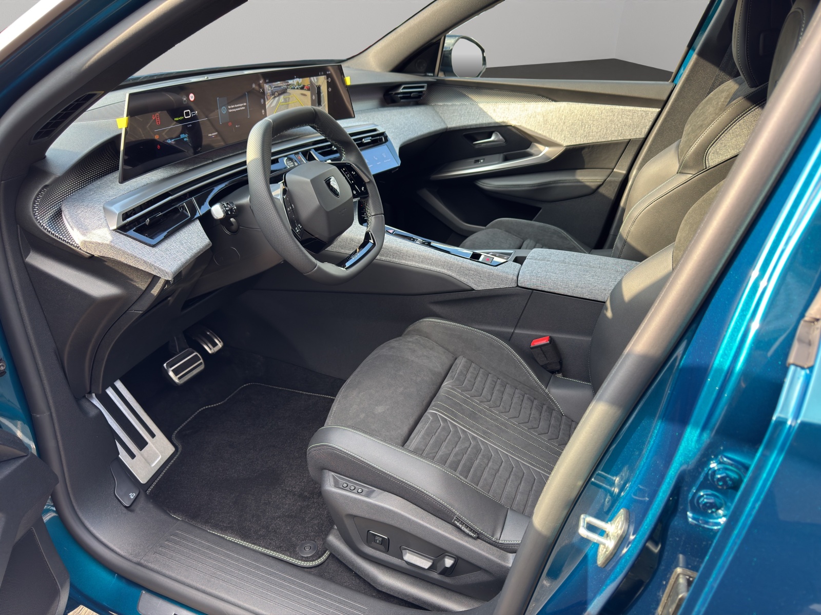 PEUGEOT 3008 e-Launch Edition AWD-showroom-element-3
