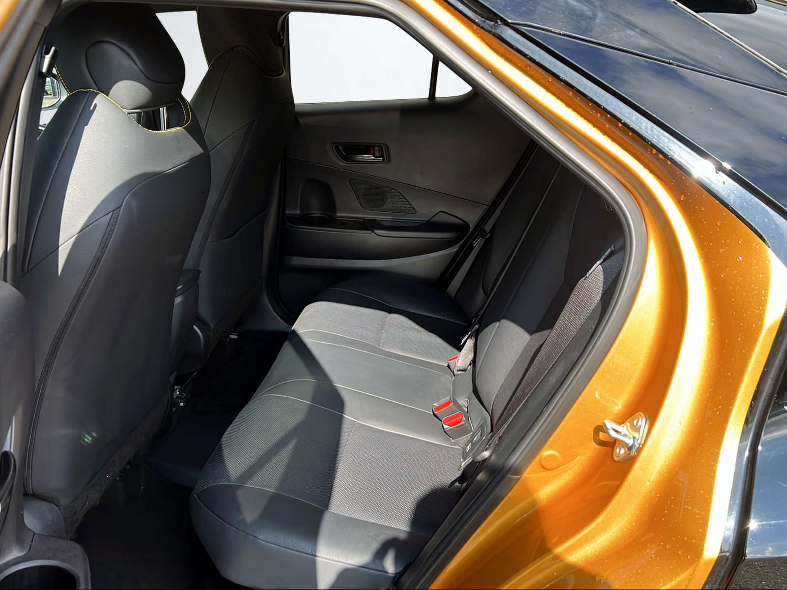 TOYOTA C-HR 2.0 PHEV Style Premiere-image-10