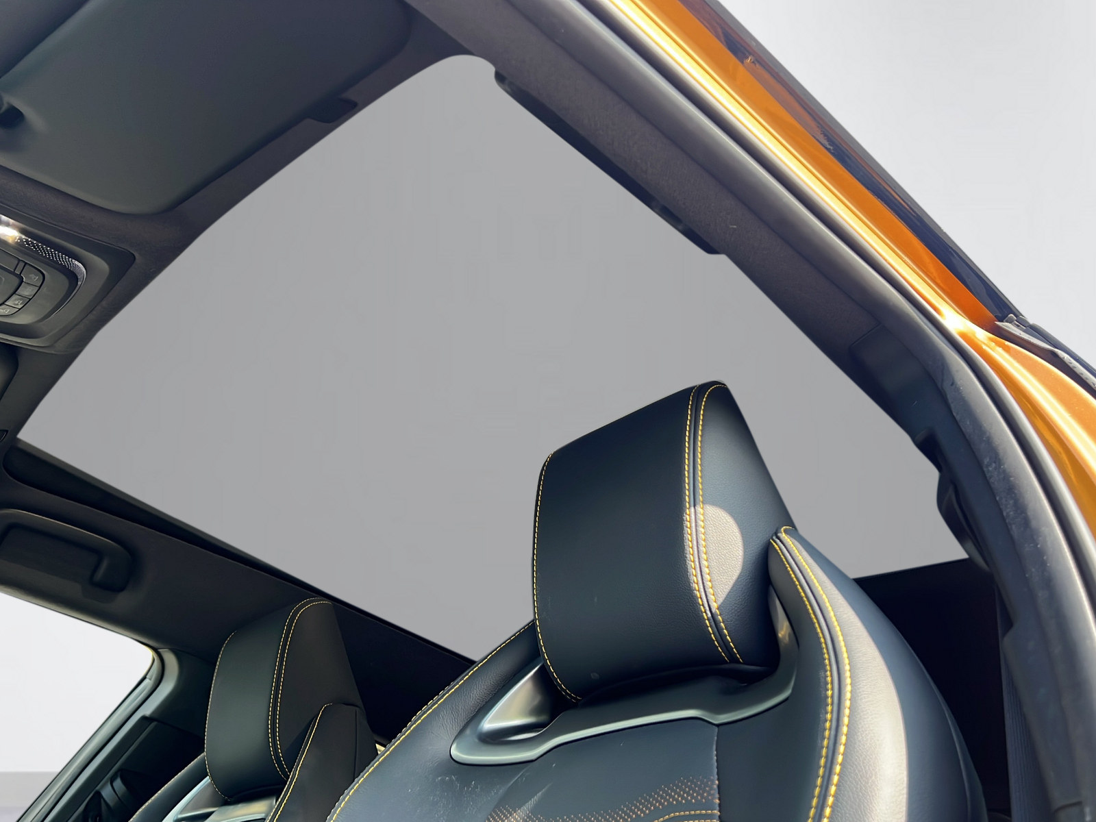 TOYOTA C-HR 2.0 PHEV Style Premiere-image-15